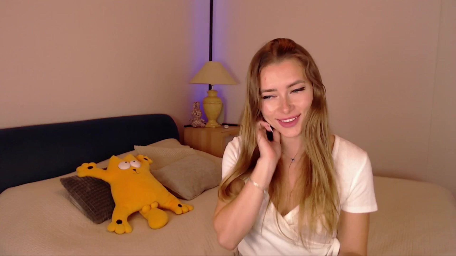 Gallery image thumbnail from SimonsWife's myfreecams stream on, 11/06/2025, 17:58 image 8 of 20