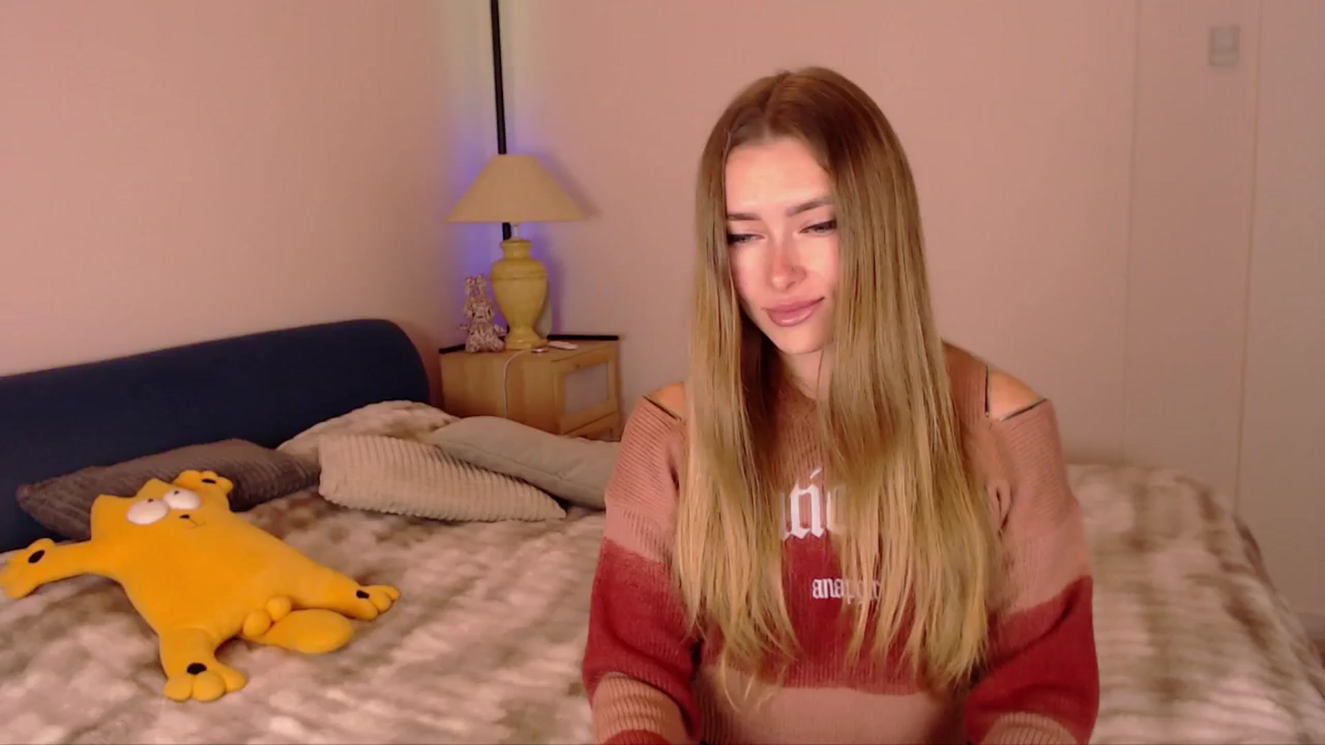 Gallery image thumbnail from SimonsWife's myfreecams stream on, 12/01/2025, 14:41 image 10 of 20