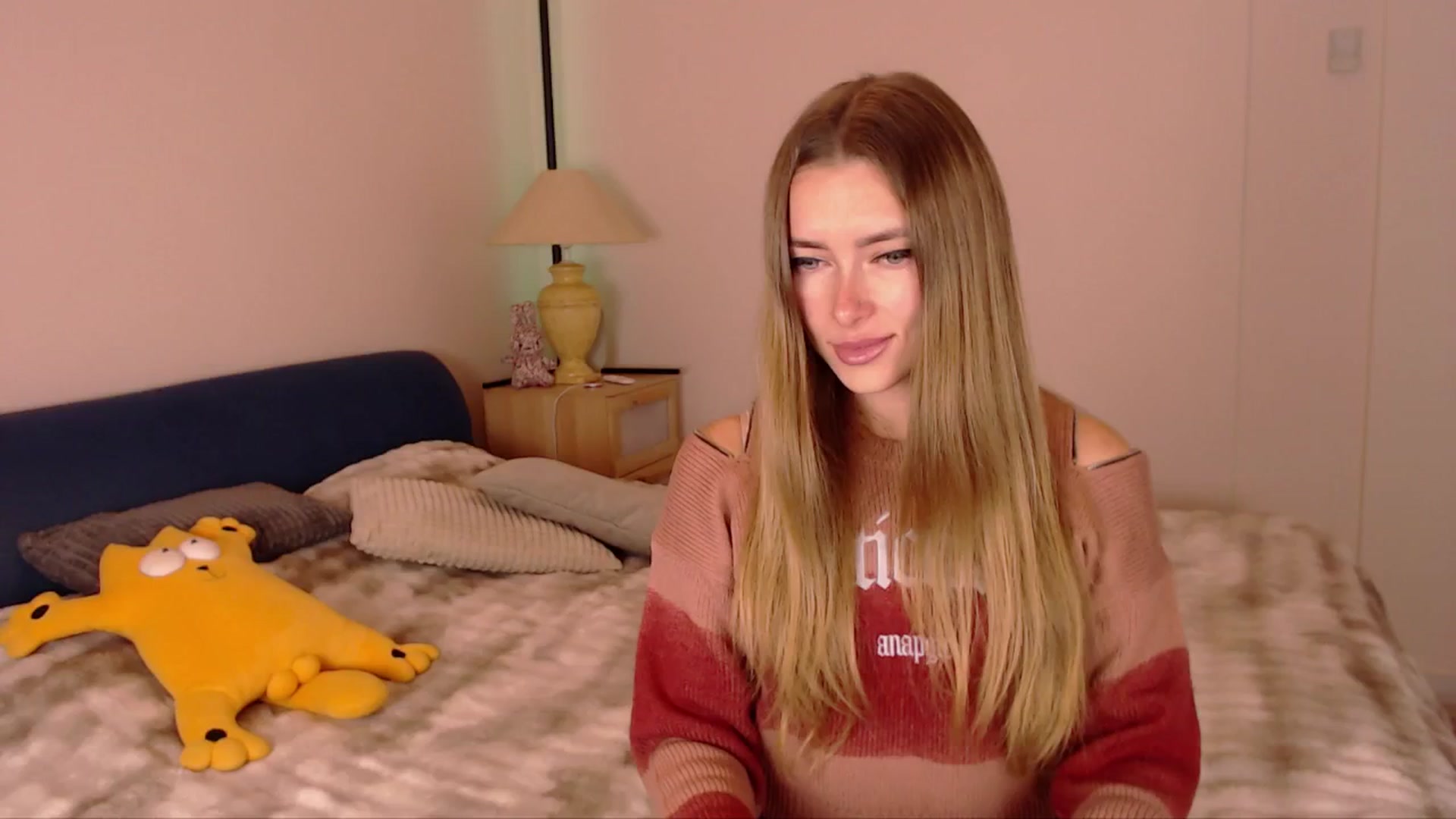 Gallery image thumbnail from SimonsWife's myfreecams stream on, 12/01/2025, 14:41 image 14 of 20