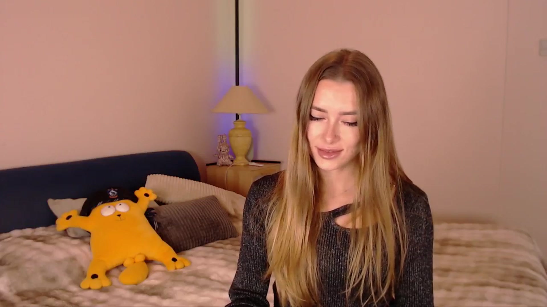 Gallery image thumbnail from SimonsWife's myfreecams stream on, 12/03/2025, 15:39 image 5 of 20