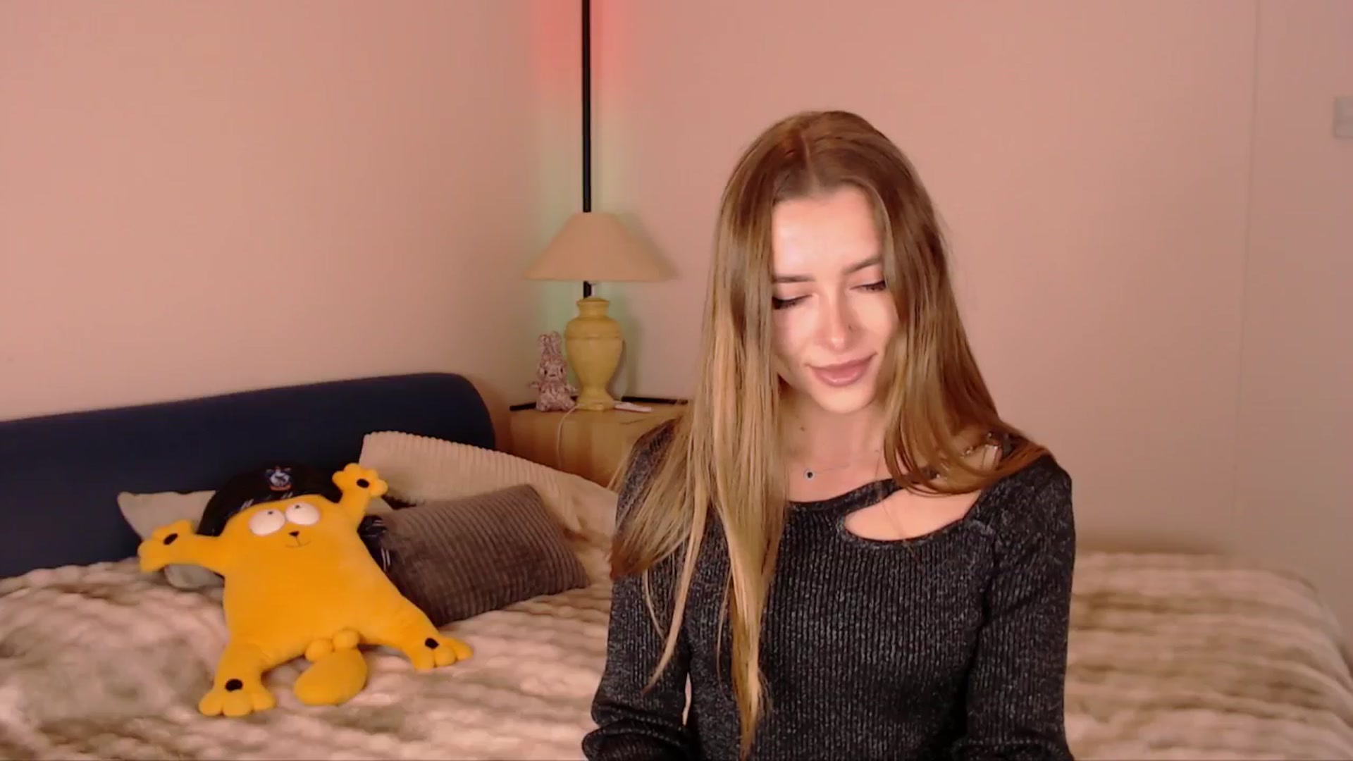 Gallery image thumbnail from SimonsWife's myfreecams stream on, 12/03/2025, 15:39 image 14 of 20