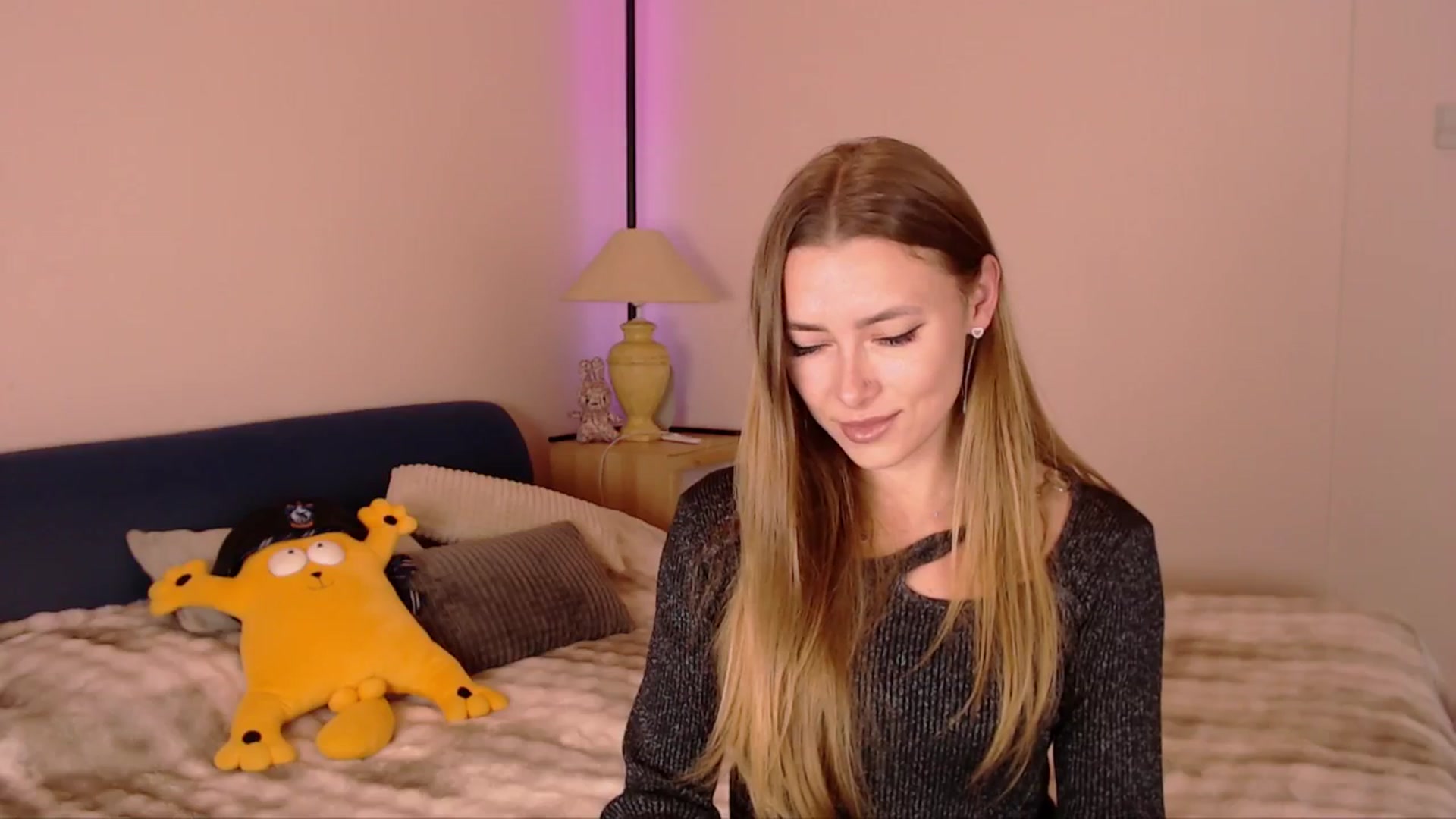 Gallery image thumbnail from SimonsWife's myfreecams stream on, 12/03/2025, 15:39 image 11 of 20