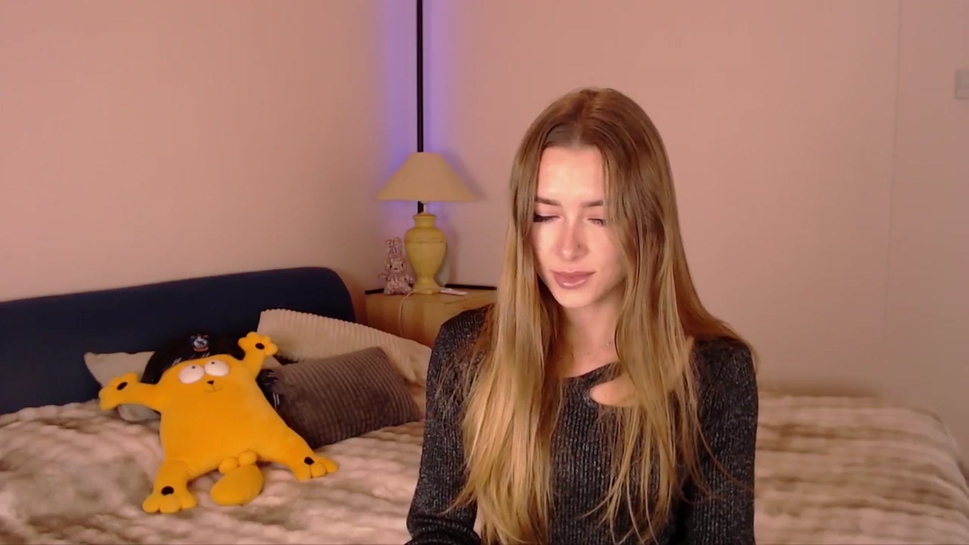 Gallery image thumbnail from SimonsWife's myfreecams stream on, 12/03/2025, 15:39 image 6 of 20