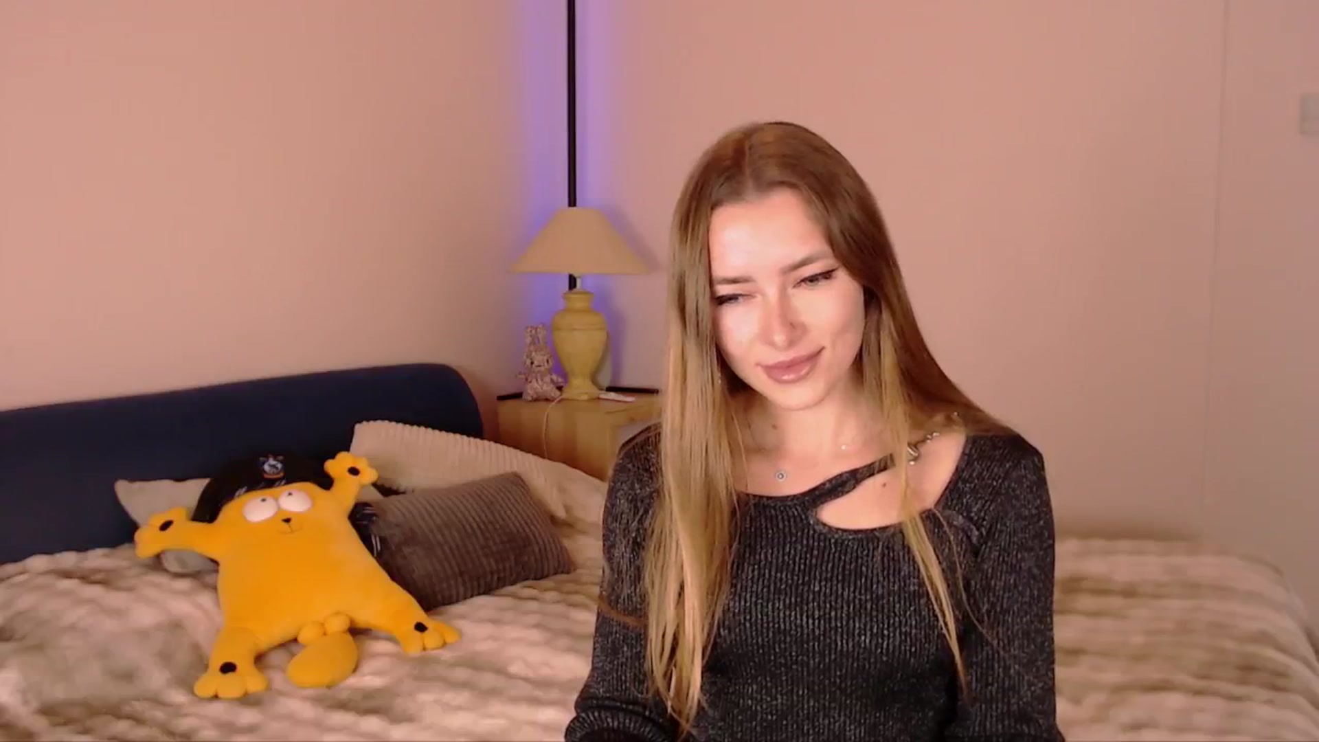Gallery image thumbnail from SimonsWife's myfreecams stream on, 12/03/2025, 15:39 image 16 of 20