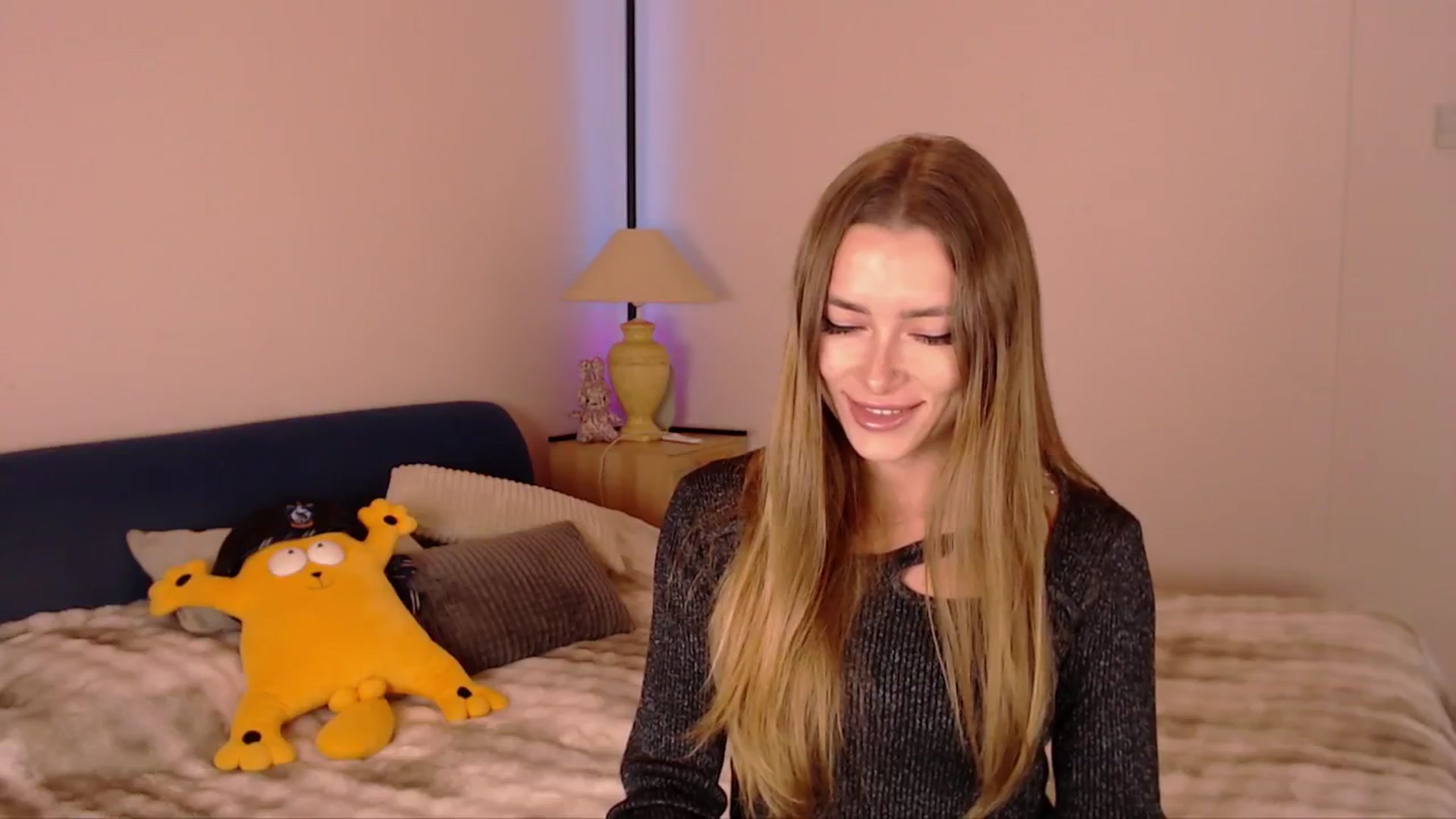 Gallery image thumbnail from SimonsWife's myfreecams stream on, 12/03/2025, 15:39 image 9 of 20