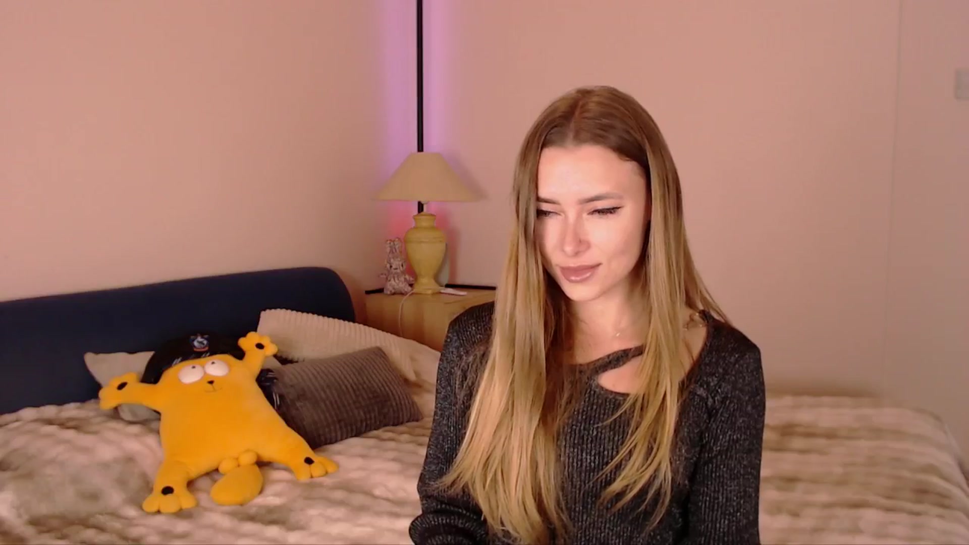 Gallery image thumbnail from SimonsWife's myfreecams stream on, 12/03/2025, 15:39 image 12 of 20