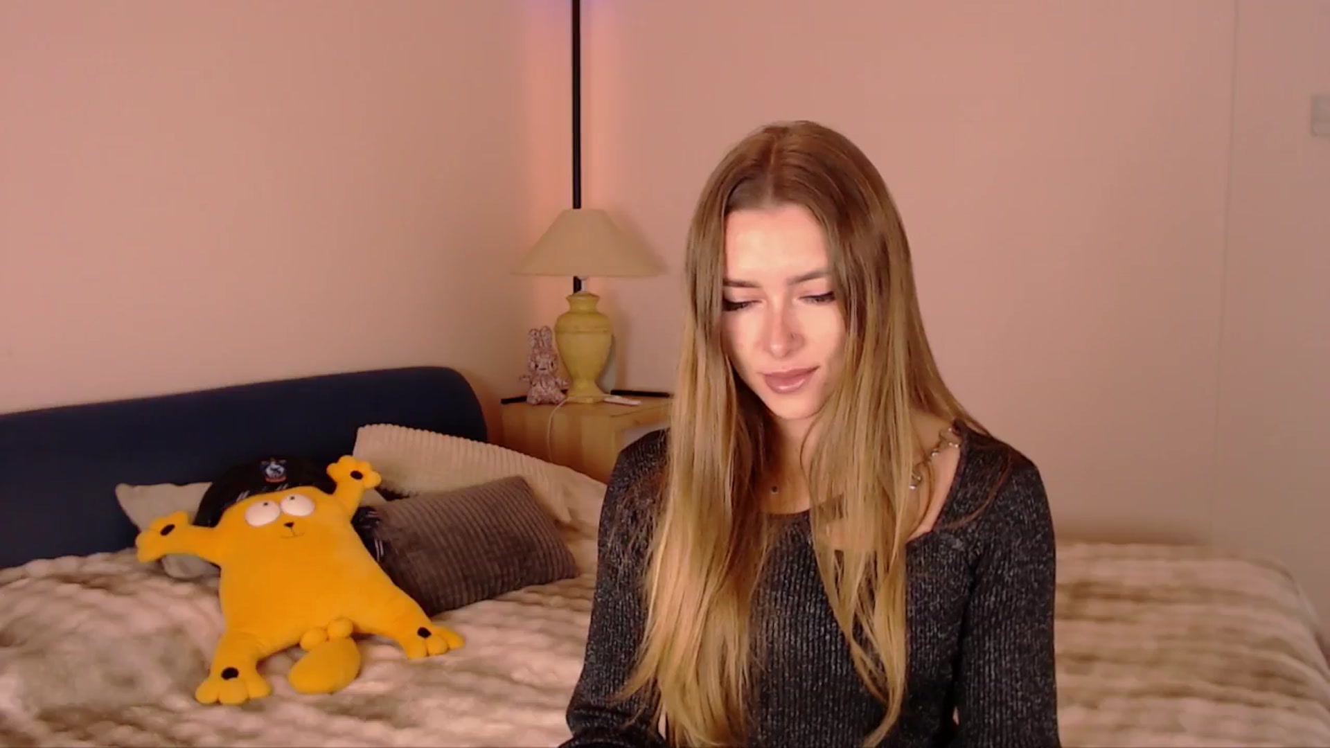 Gallery image thumbnail from SimonsWife's myfreecams stream on, 12/03/2025, 15:39 image 7 of 20