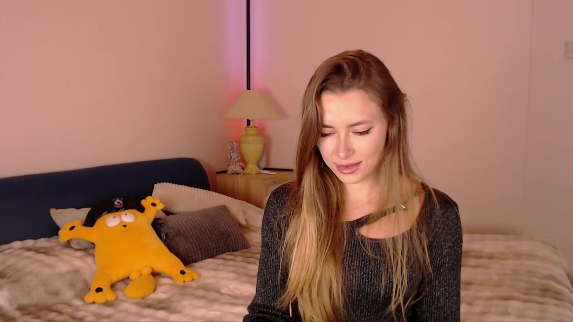 Gallery image thumbnail from SimonsWife's myfreecams stream on, 12/03/2025, 15:39 image 2 of 20