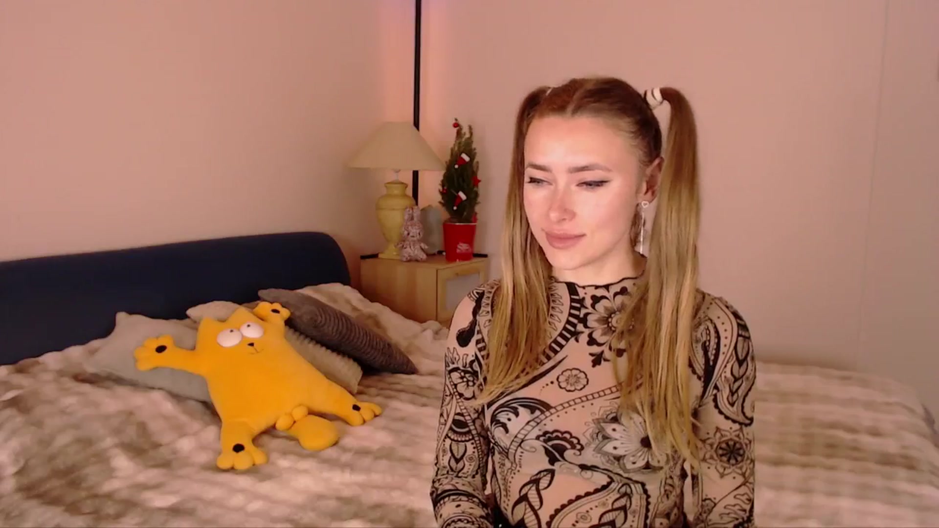 Gallery image thumbnail from SimonsWife's myfreecams stream on, 12/08/2025, 16:52 image 2 of 20