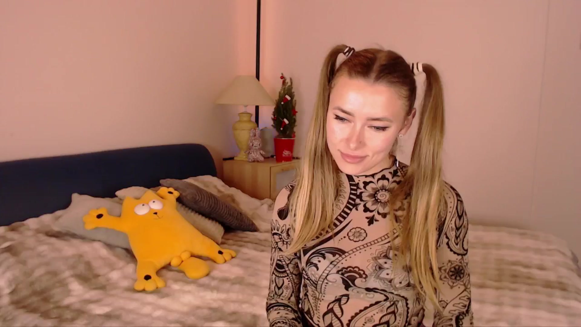 Gallery image thumbnail from SimonsWife's myfreecams stream on, 12/08/2025, 16:52 image 18 of 20