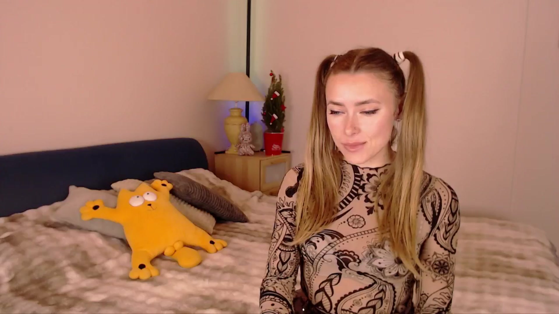 Gallery image thumbnail from SimonsWife's myfreecams stream on, 12/08/2025, 16:52 image 13 of 20