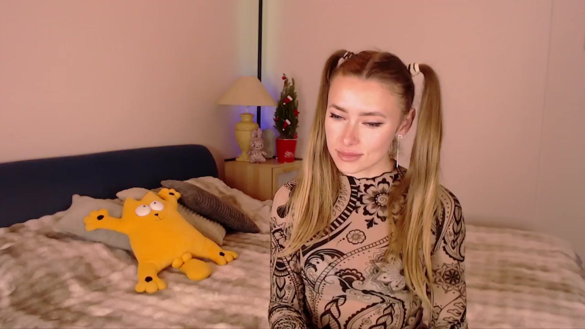 Gallery image thumbnail from SimonsWife's myfreecams stream on, 12/08/2025, 16:52 image 17 of 20
