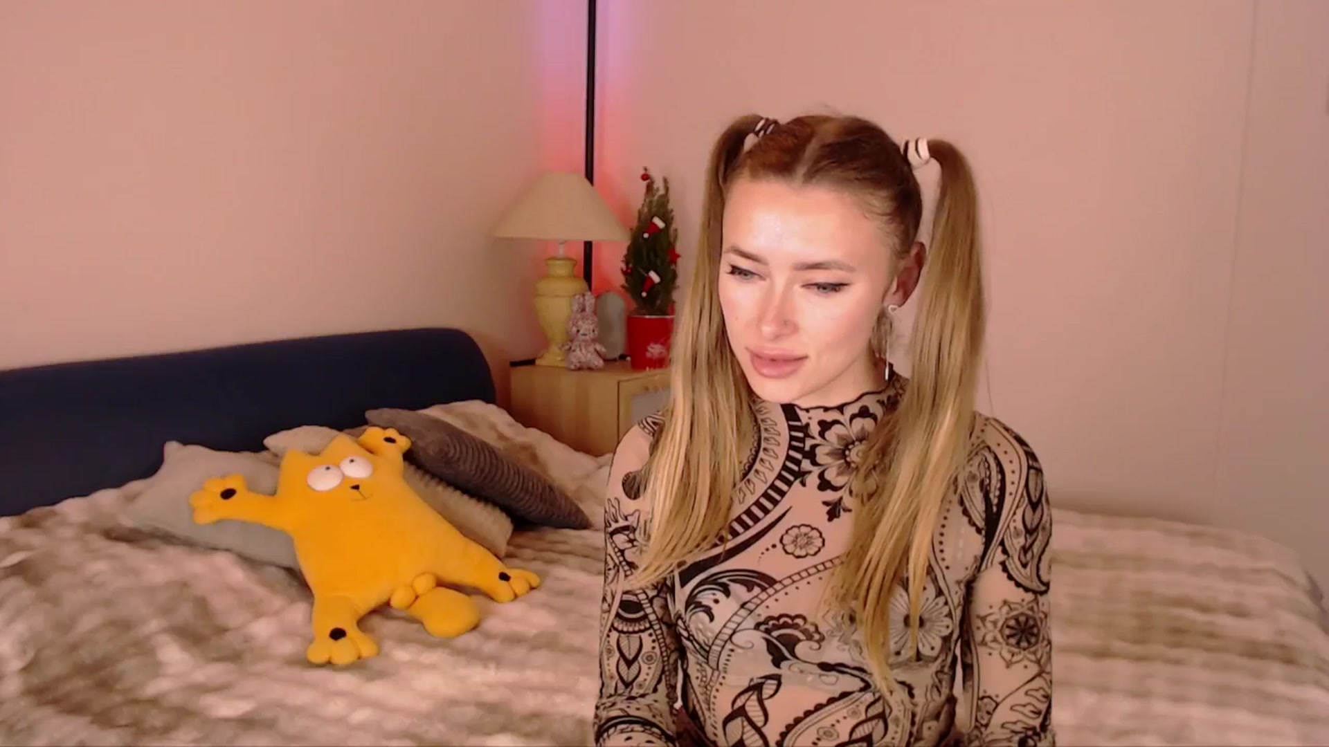 Gallery image thumbnail from SimonsWife's myfreecams stream on, 12/08/2025, 16:52 image 16 of 20