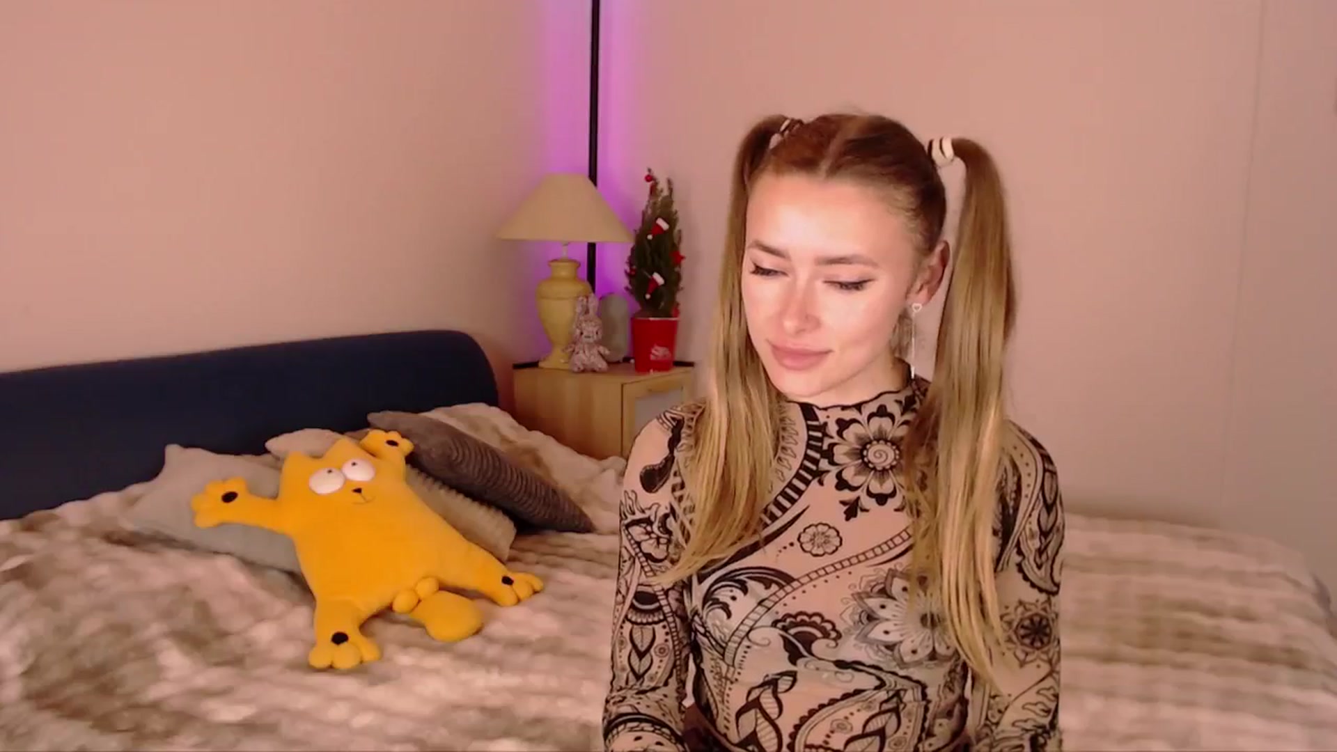 Gallery image thumbnail from SimonsWife's myfreecams stream on, 12/08/2025, 16:52 image 15 of 20