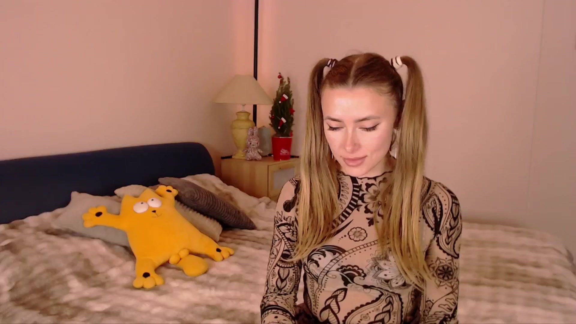 Gallery image thumbnail from SimonsWife's myfreecams stream on, 12/08/2025, 16:52 image 6 of 20