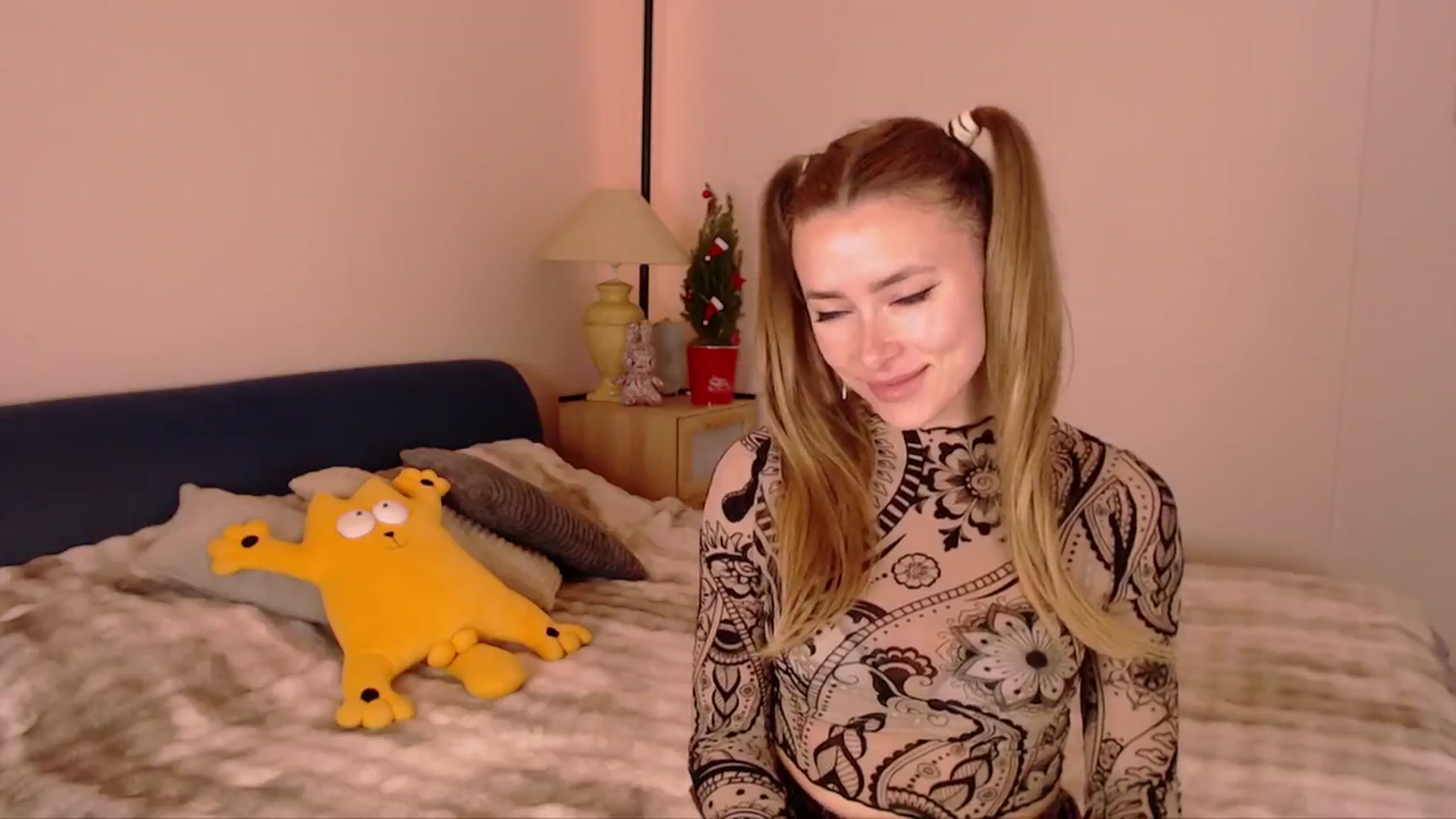 Gallery image thumbnail from SimonsWife's myfreecams stream on, 12/08/2025, 16:52 image 14 of 20