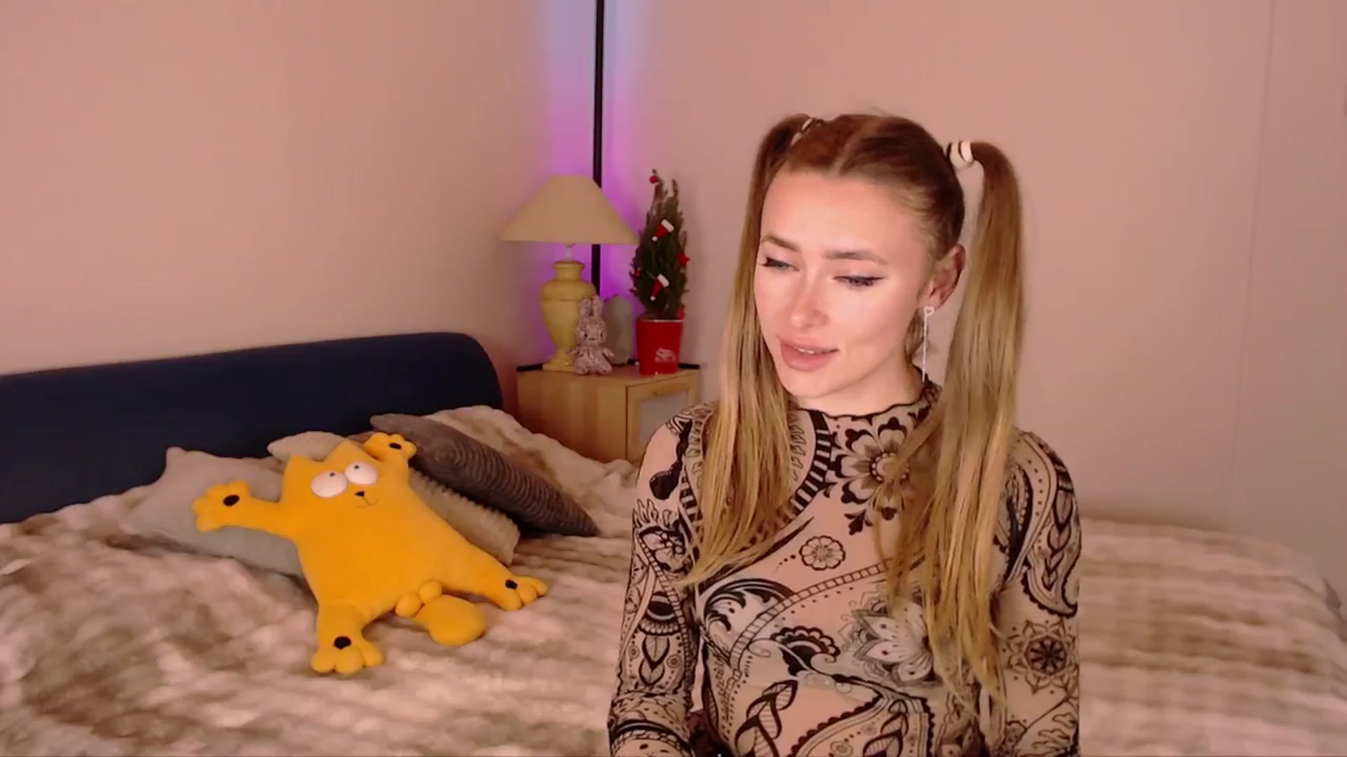 Gallery image thumbnail from SimonsWife's myfreecams stream on, 12/08/2025, 16:52 image 3 of 20