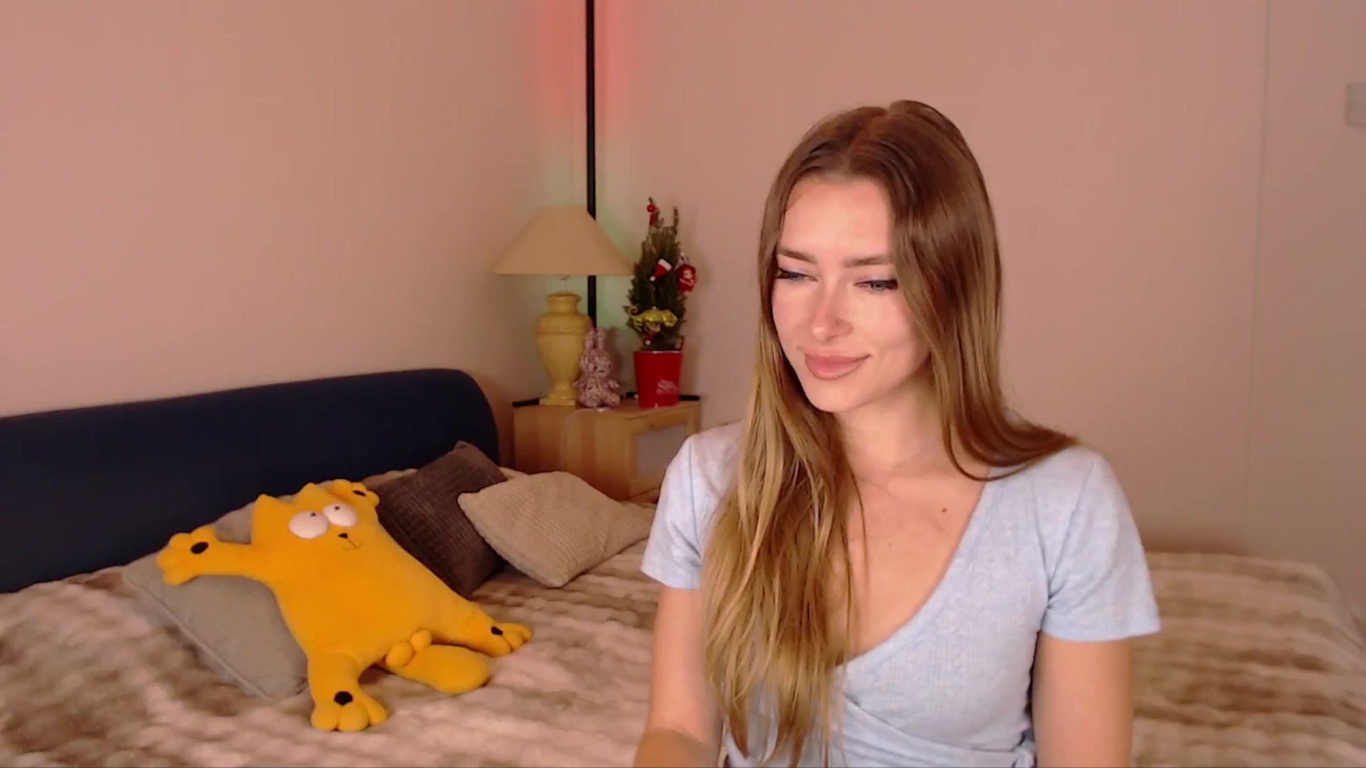 Gallery image thumbnail from SimonsWife's myfreecams stream on, 12/11/2025, 14:29 image 3 of 20