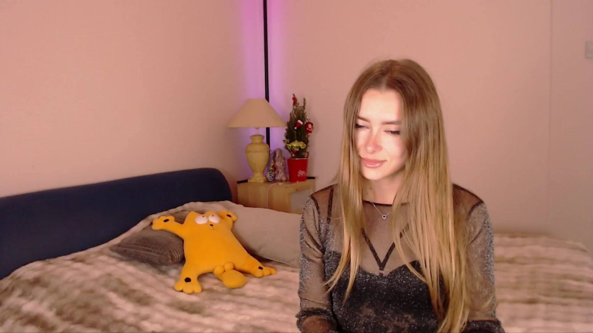 Gallery image thumbnail from SimonsWife's myfreecams stream on, 12/15/2025, 15:17 image 6 of 20