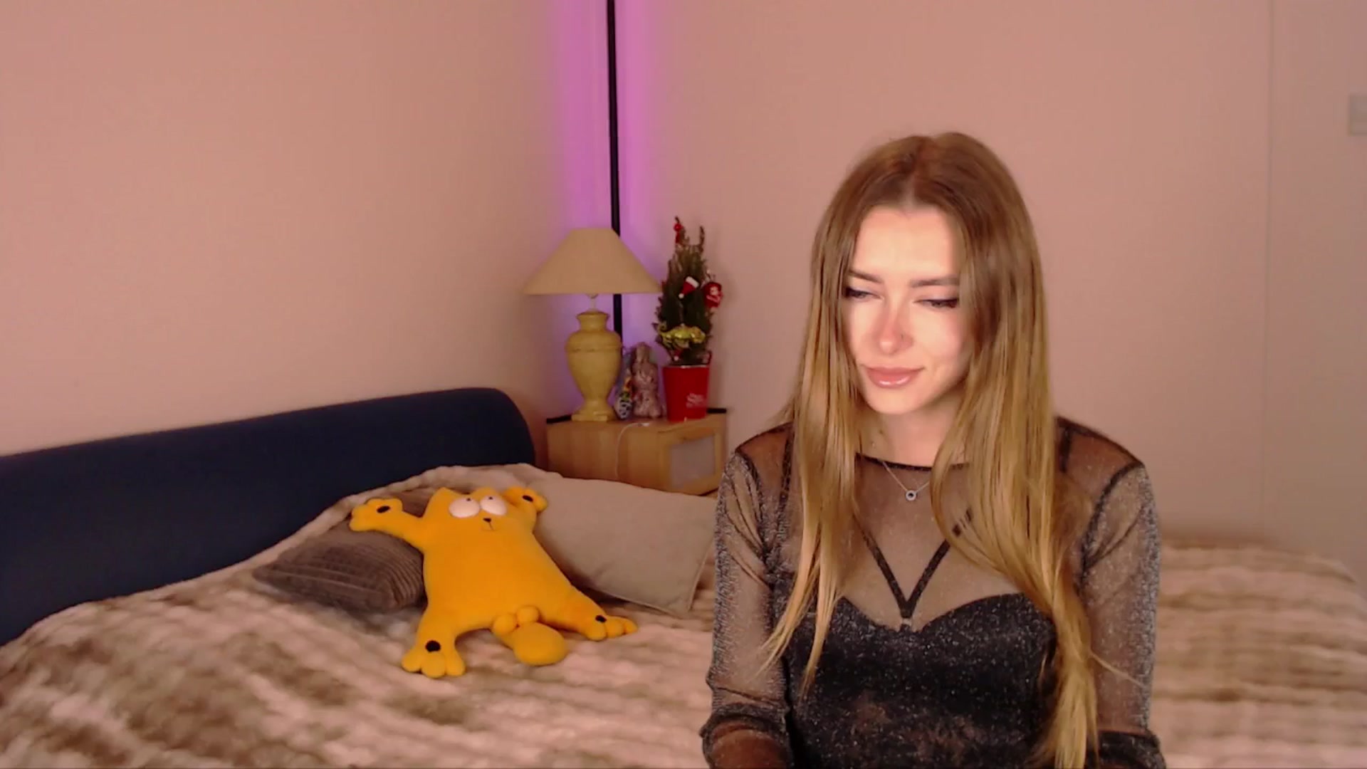 Gallery image thumbnail from SimonsWife's myfreecams stream on, 12/15/2025, 15:17 image 4 of 20