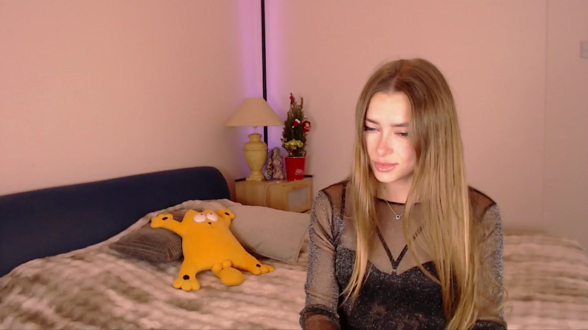 Gallery image thumbnail from SimonsWife's myfreecams stream on, 12/15/2025, 15:17 image 7 of 20