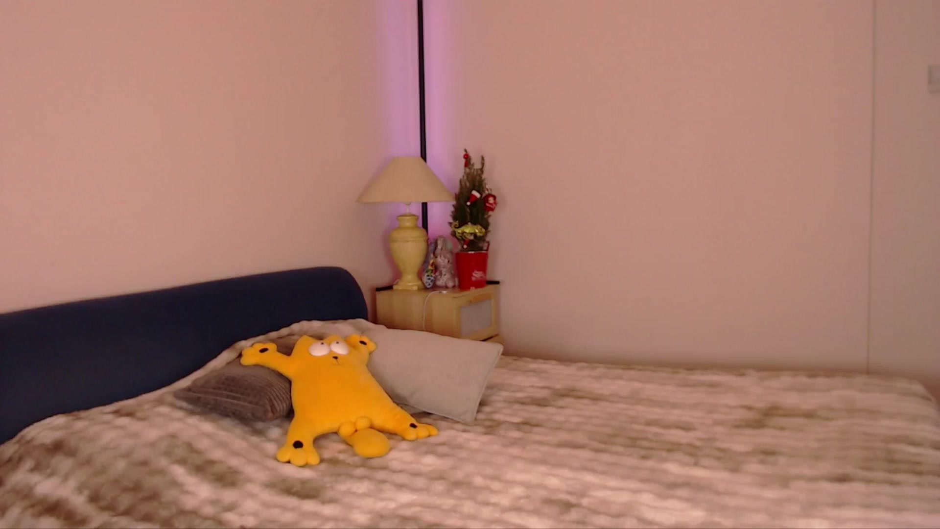 Gallery image thumbnail from SimonsWife's myfreecams stream on, 12/15/2025, 15:17 image 8 of 20