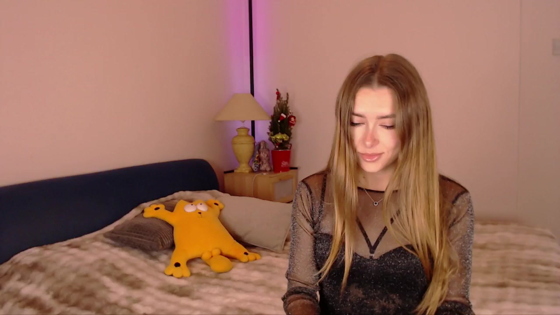 Gallery image thumbnail from SimonsWife's myfreecams stream on, 12/15/2025, 15:17 image 5 of 20