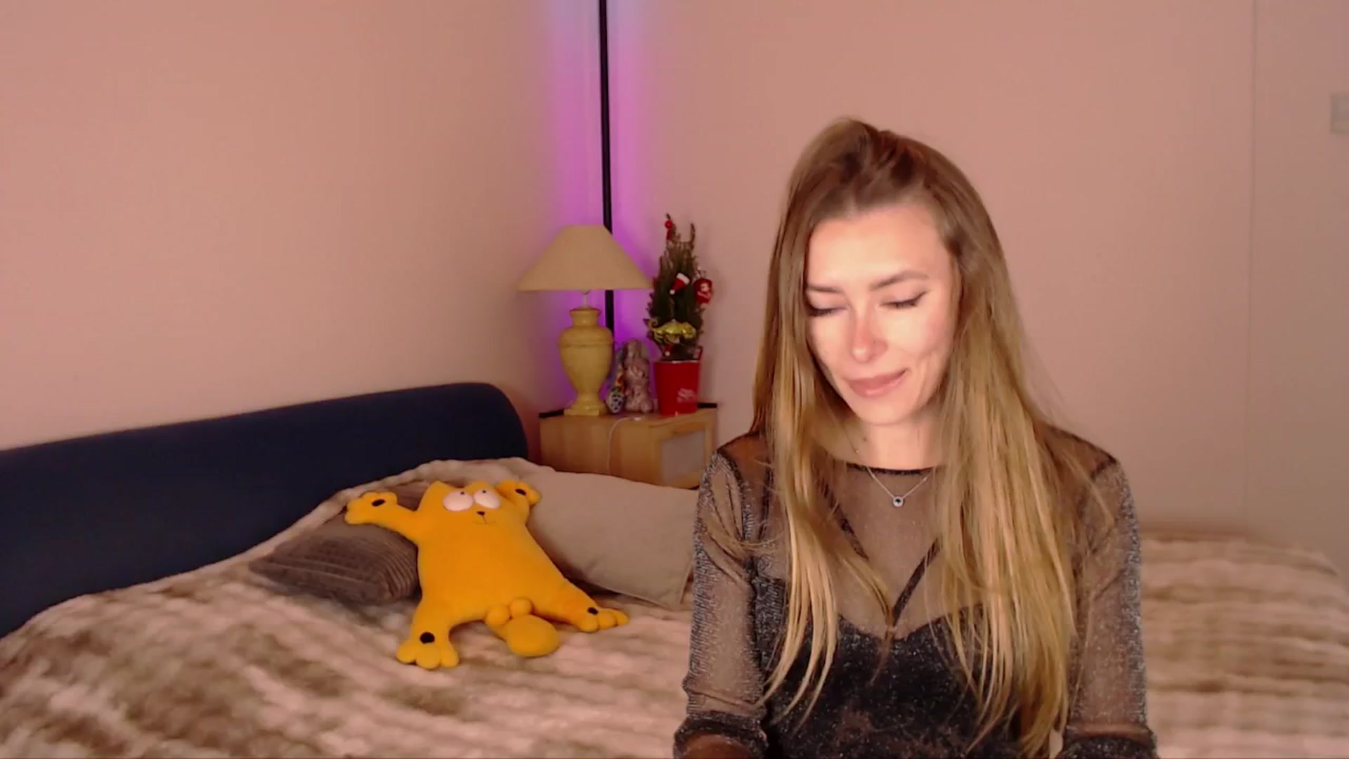 Gallery image thumbnail from SimonsWife's myfreecams stream on, 12/15/2025, 15:17 image 1 of 20
