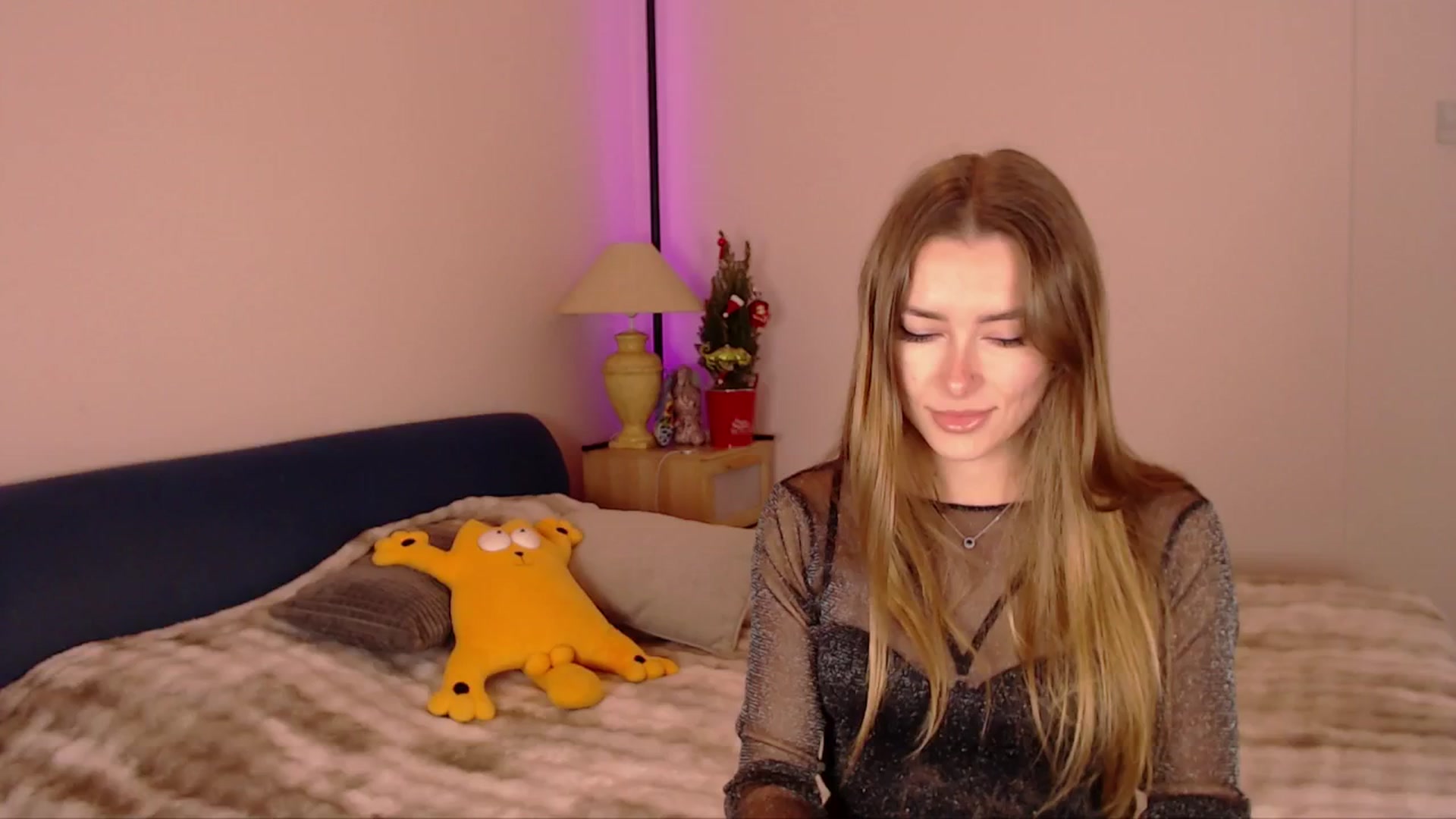 Gallery image thumbnail from SimonsWife's myfreecams stream on, 12/15/2025, 15:17 image 2 of 20