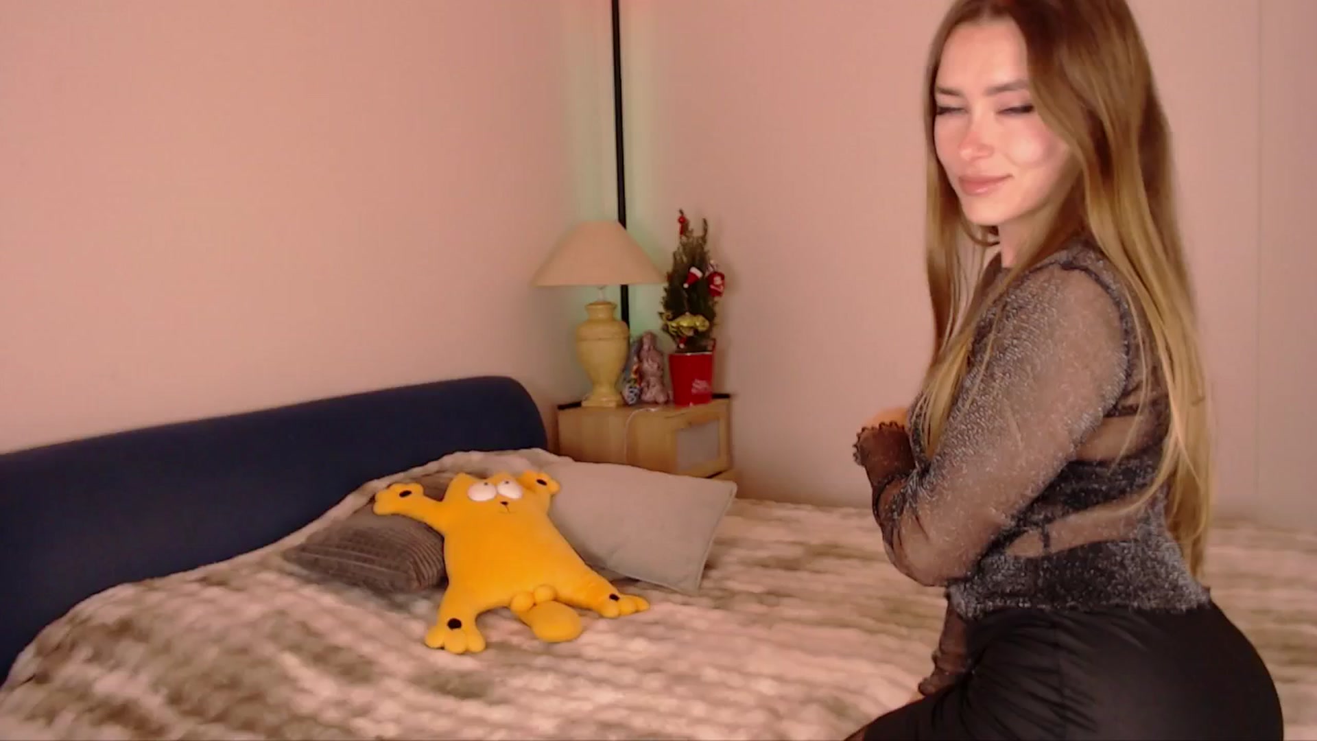 Gallery image thumbnail from SimonsWife's myfreecams stream on, 12/15/2025, 15:17 image 17 of 20