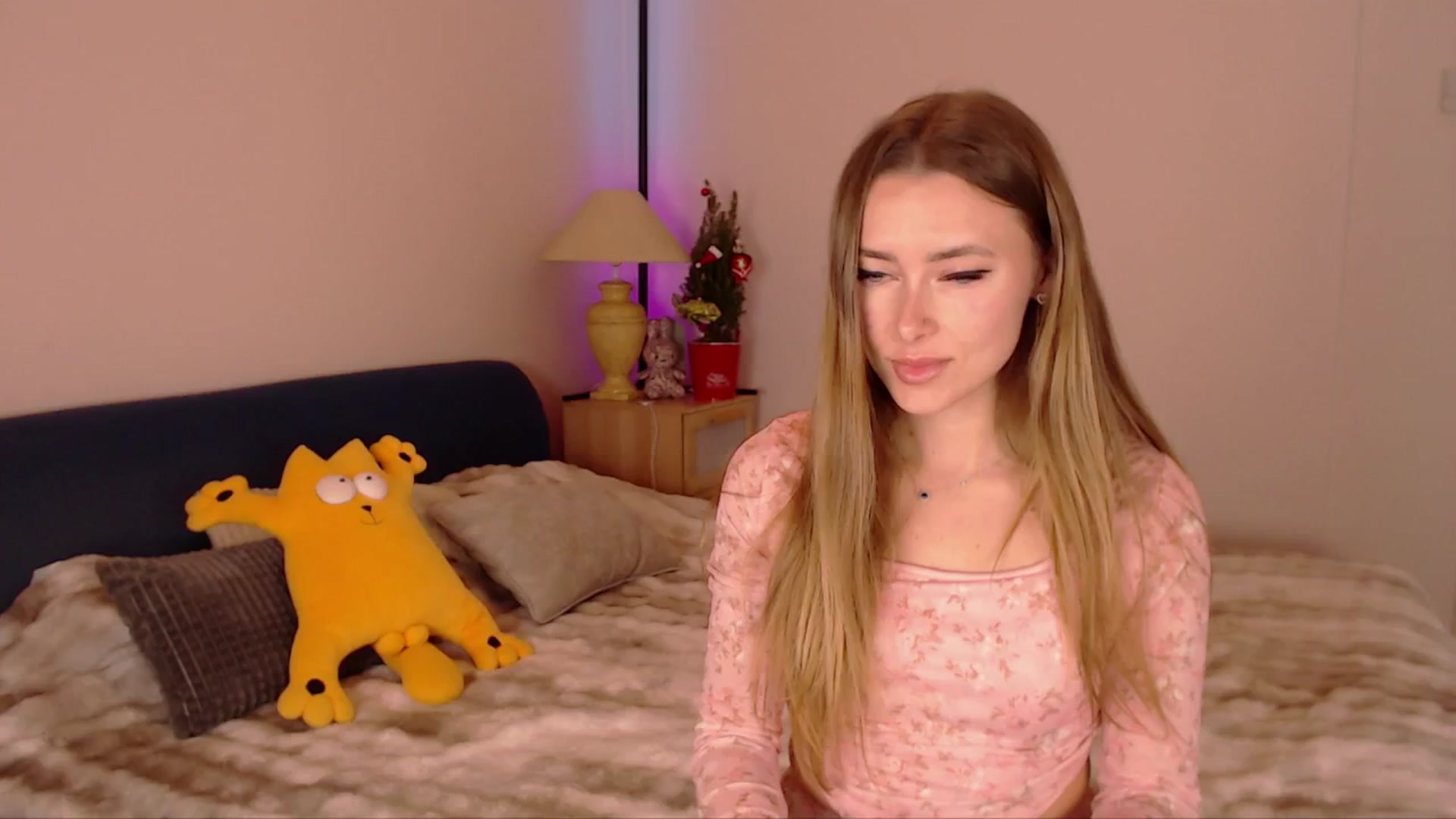 Gallery image thumbnail from SimonsWife's myfreecams stream on, 12/17/2025, 14:58 image 8 of 20
