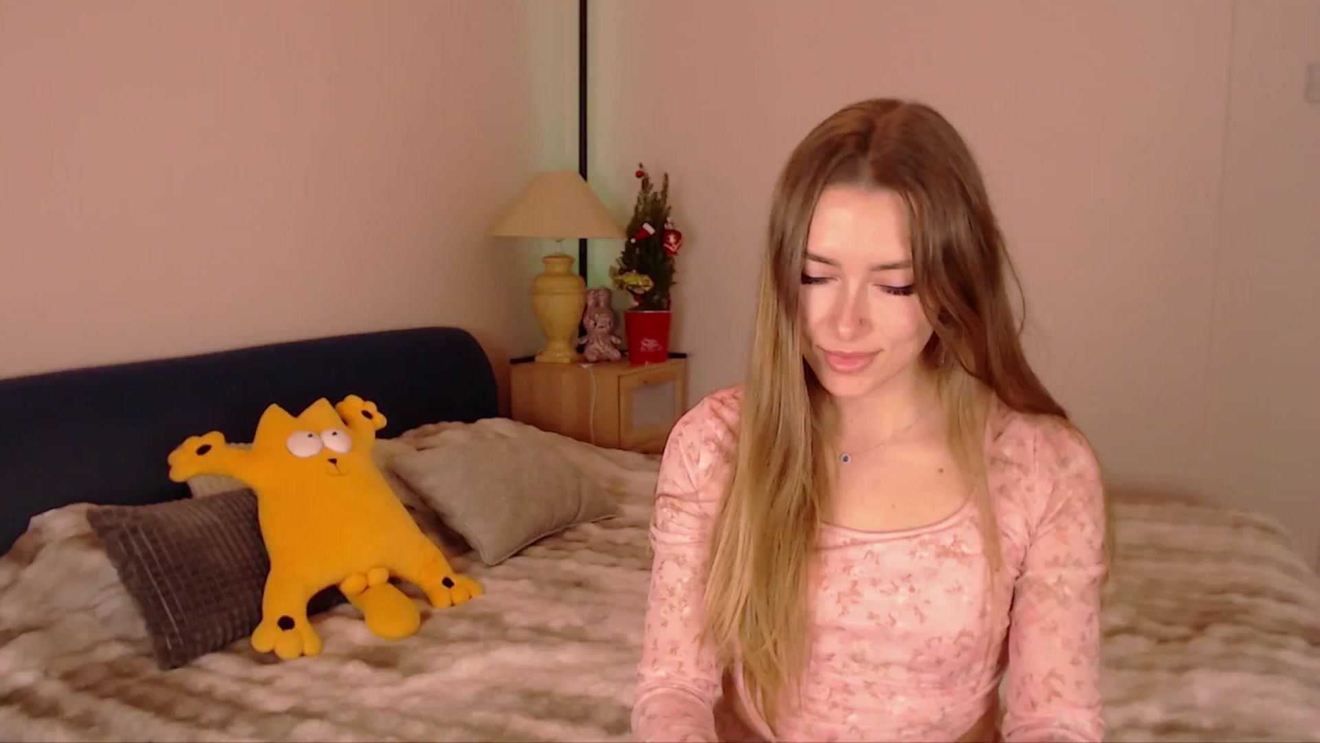 Gallery image thumbnail from SimonsWife's myfreecams stream on, 12/17/2025, 14:58 image 13 of 20