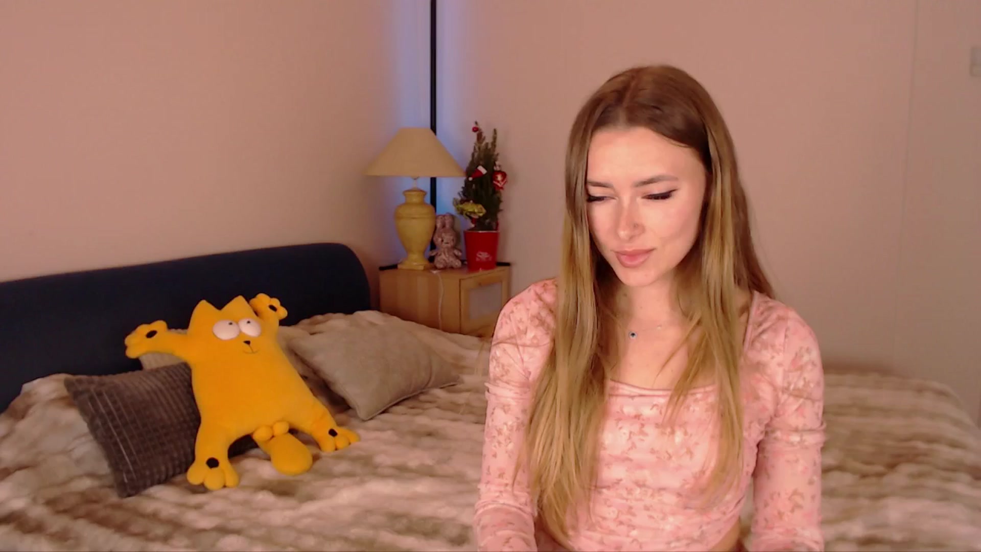 Gallery image thumbnail from SimonsWife's myfreecams stream on, 12/17/2025, 14:58 image 9 of 20