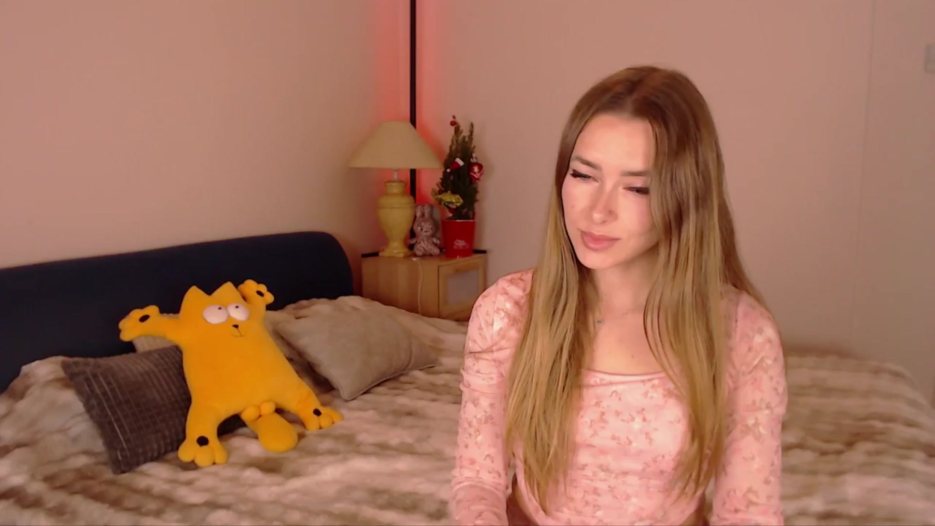 Gallery image thumbnail from SimonsWife's myfreecams stream on, 12/17/2025, 14:58 image 15 of 20