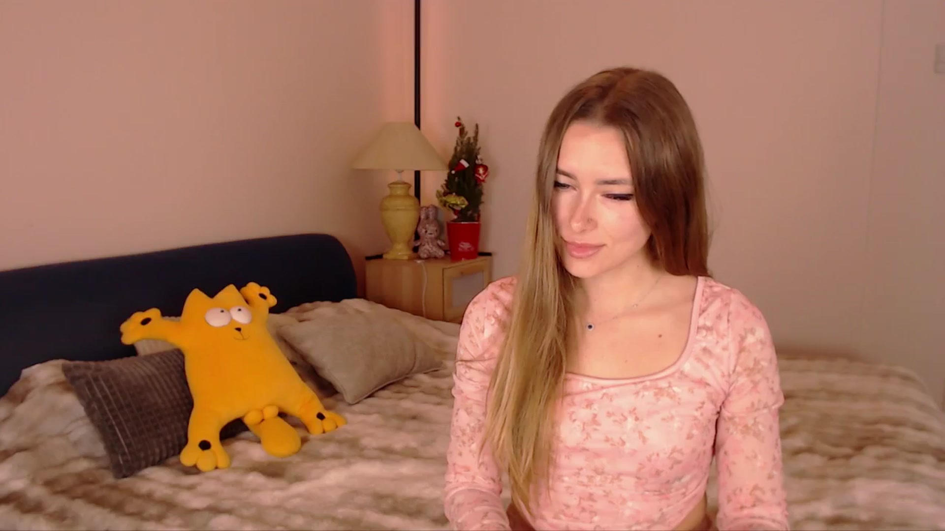 Gallery image thumbnail from SimonsWife's myfreecams stream on, 12/17/2025, 14:58 image 16 of 20