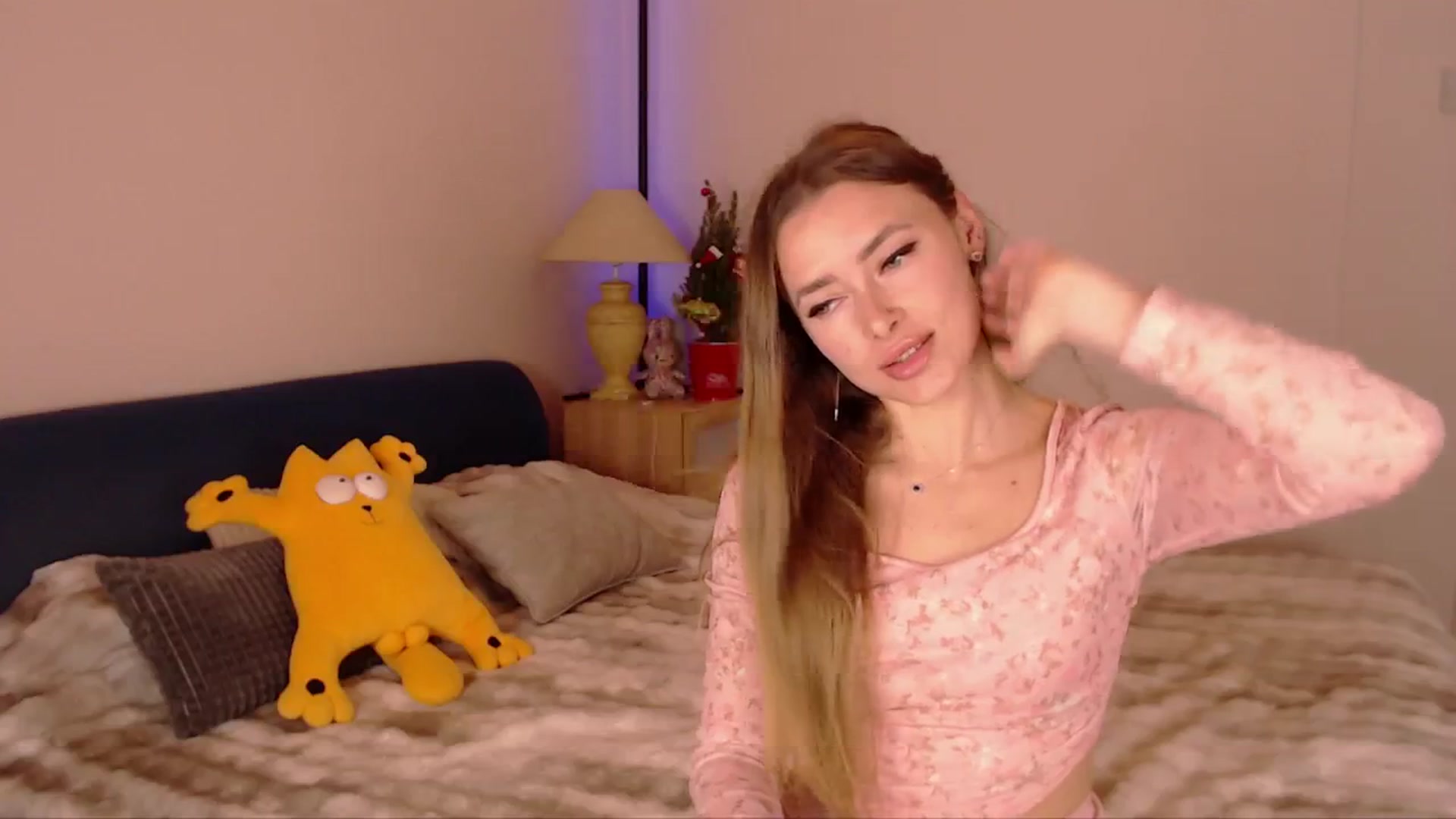Gallery image thumbnail from SimonsWife's myfreecams stream on, 12/17/2025, 14:58 image 11 of 20