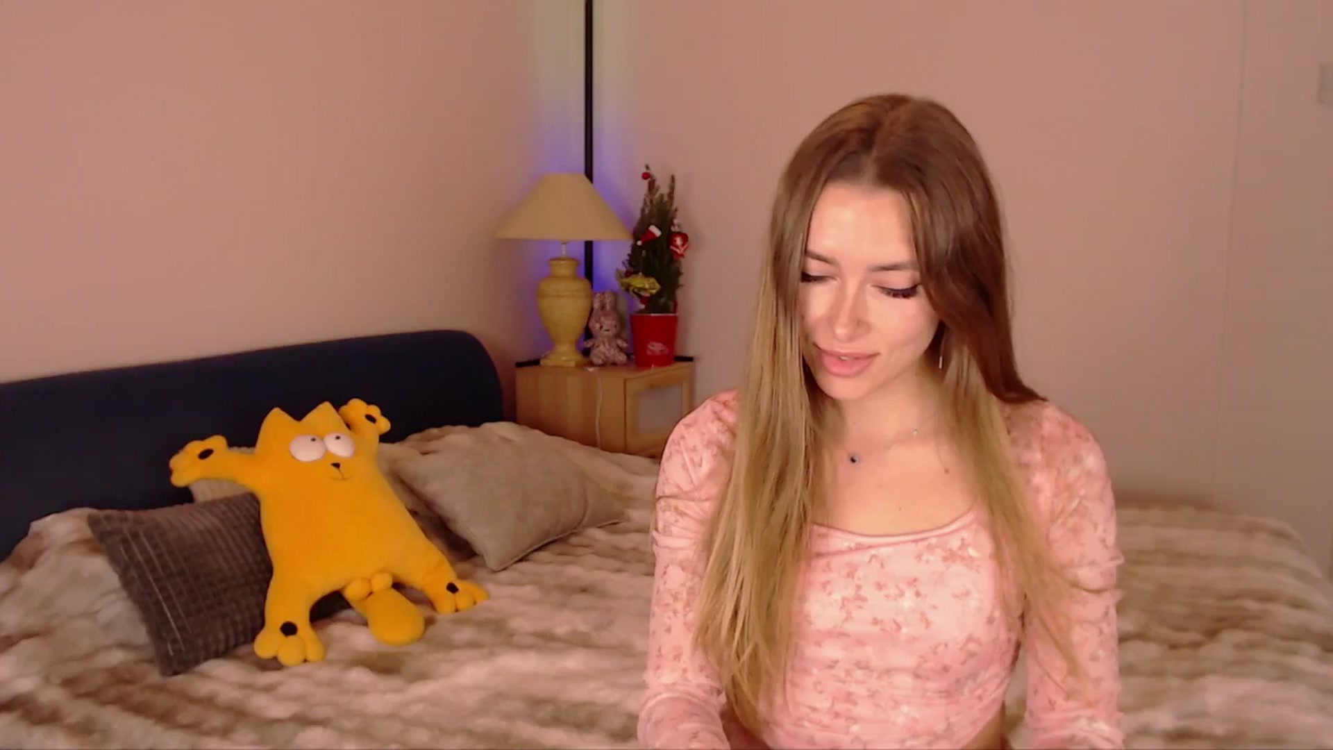 Gallery image thumbnail from SimonsWife's myfreecams stream on, 12/17/2025, 14:58 image 12 of 20