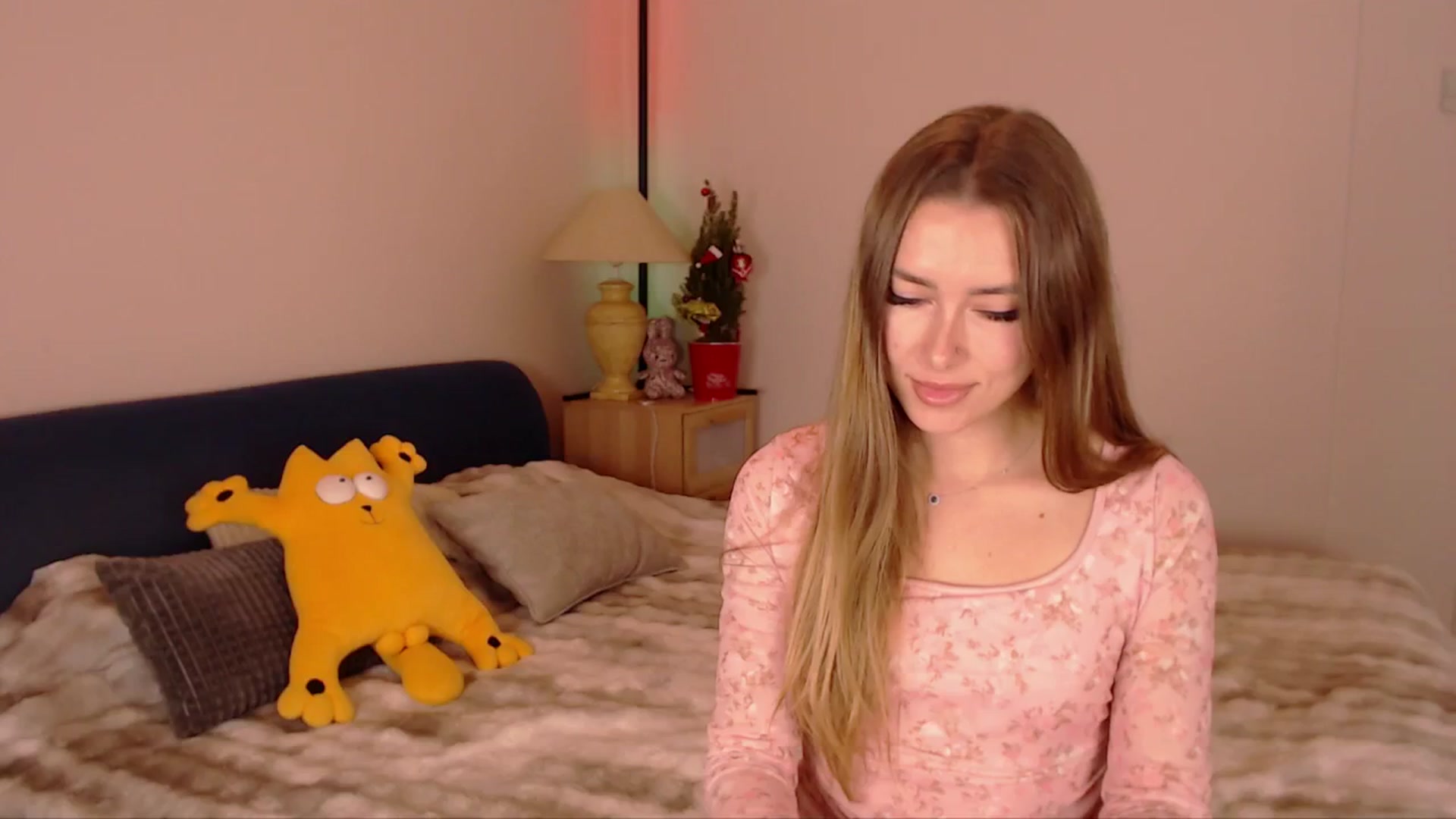 Gallery image thumbnail from SimonsWife's myfreecams stream on, 12/17/2025, 14:58 image 18 of 20