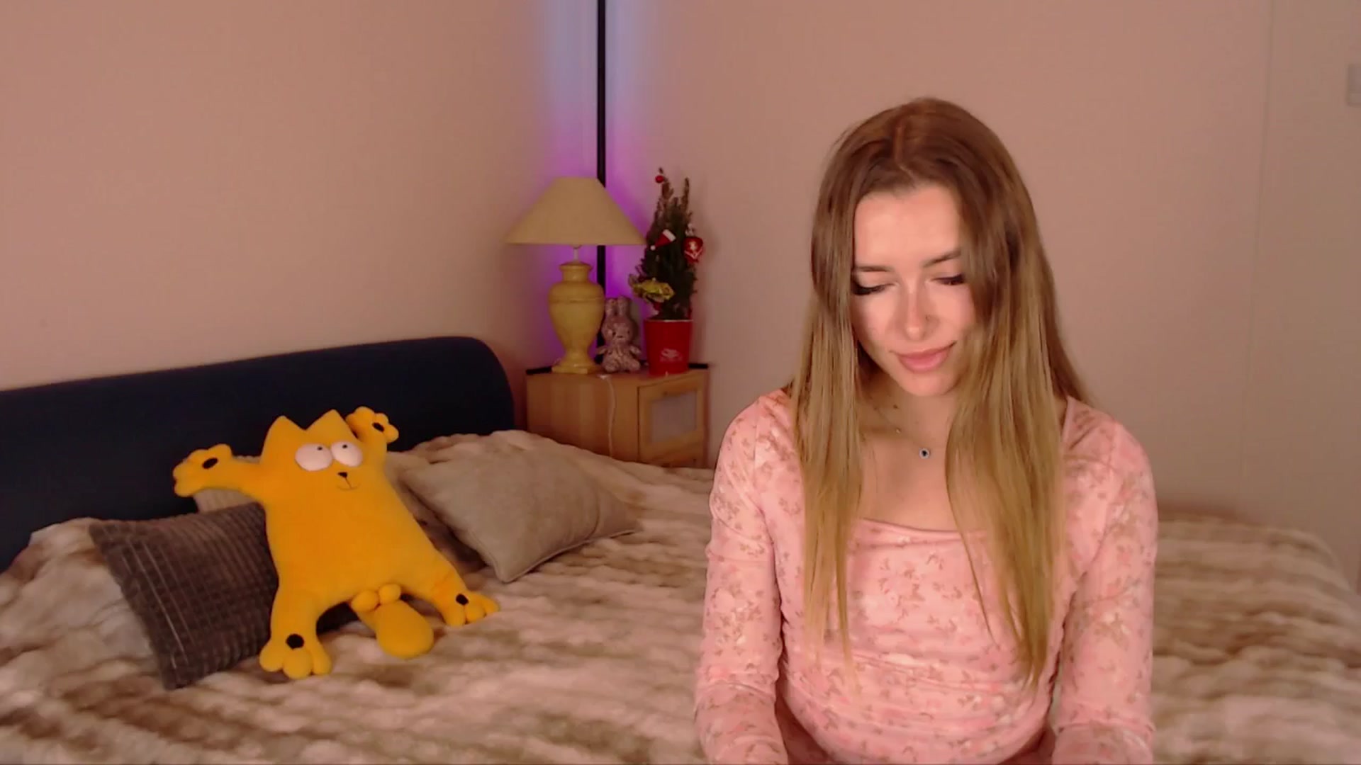 Gallery image thumbnail from SimonsWife's myfreecams stream on, 12/17/2025, 16:15 image 20 of 20