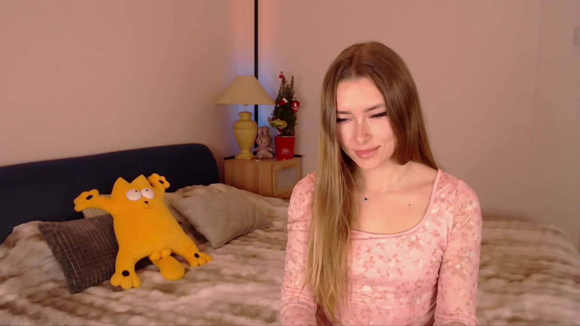 Gallery image thumbnail from SimonsWife's myfreecams stream on, 12/17/2025, 16:15 image 1 of 20