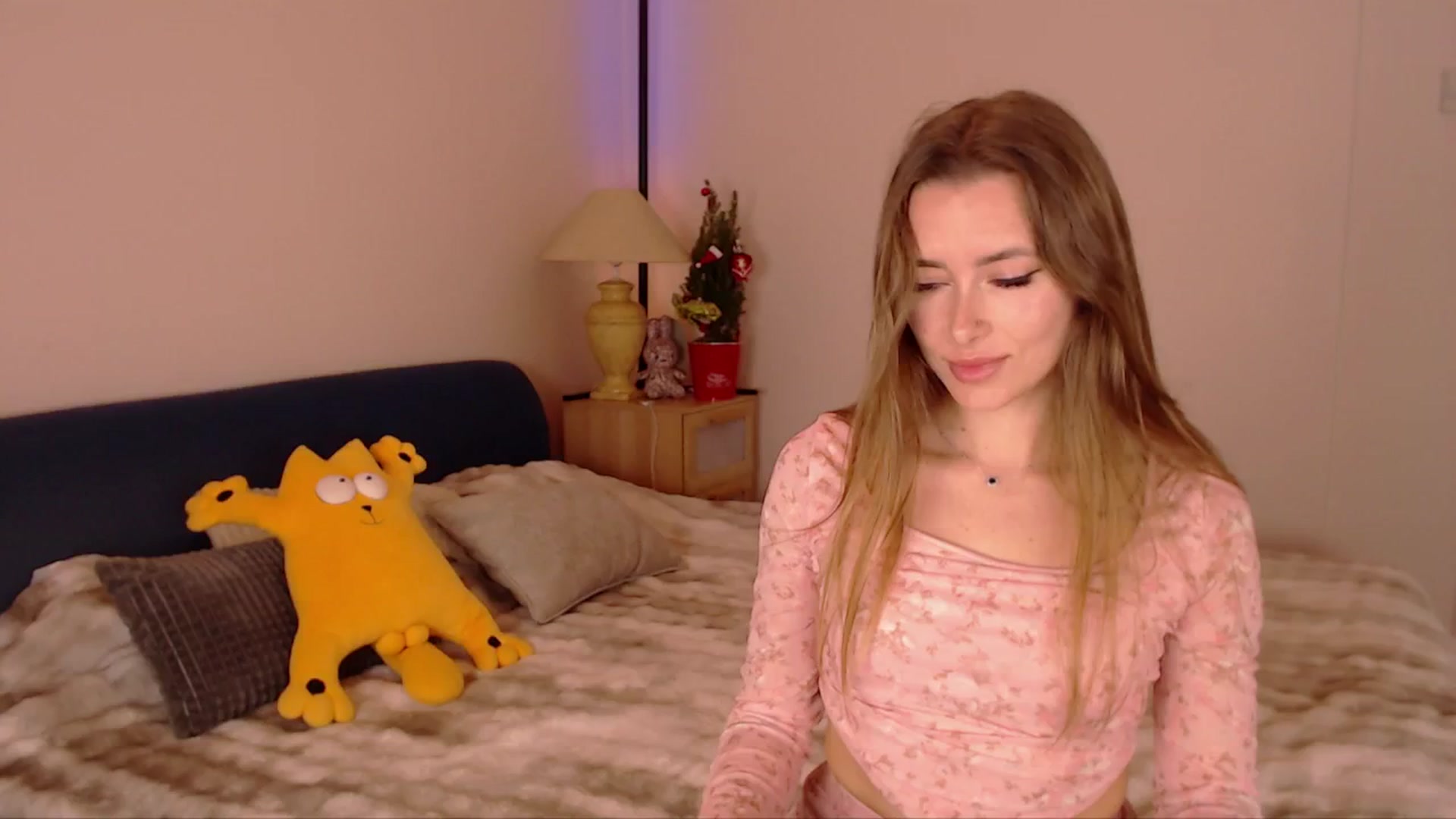 Gallery image thumbnail from SimonsWife's myfreecams stream on, 12/17/2025, 16:15 image 16 of 20