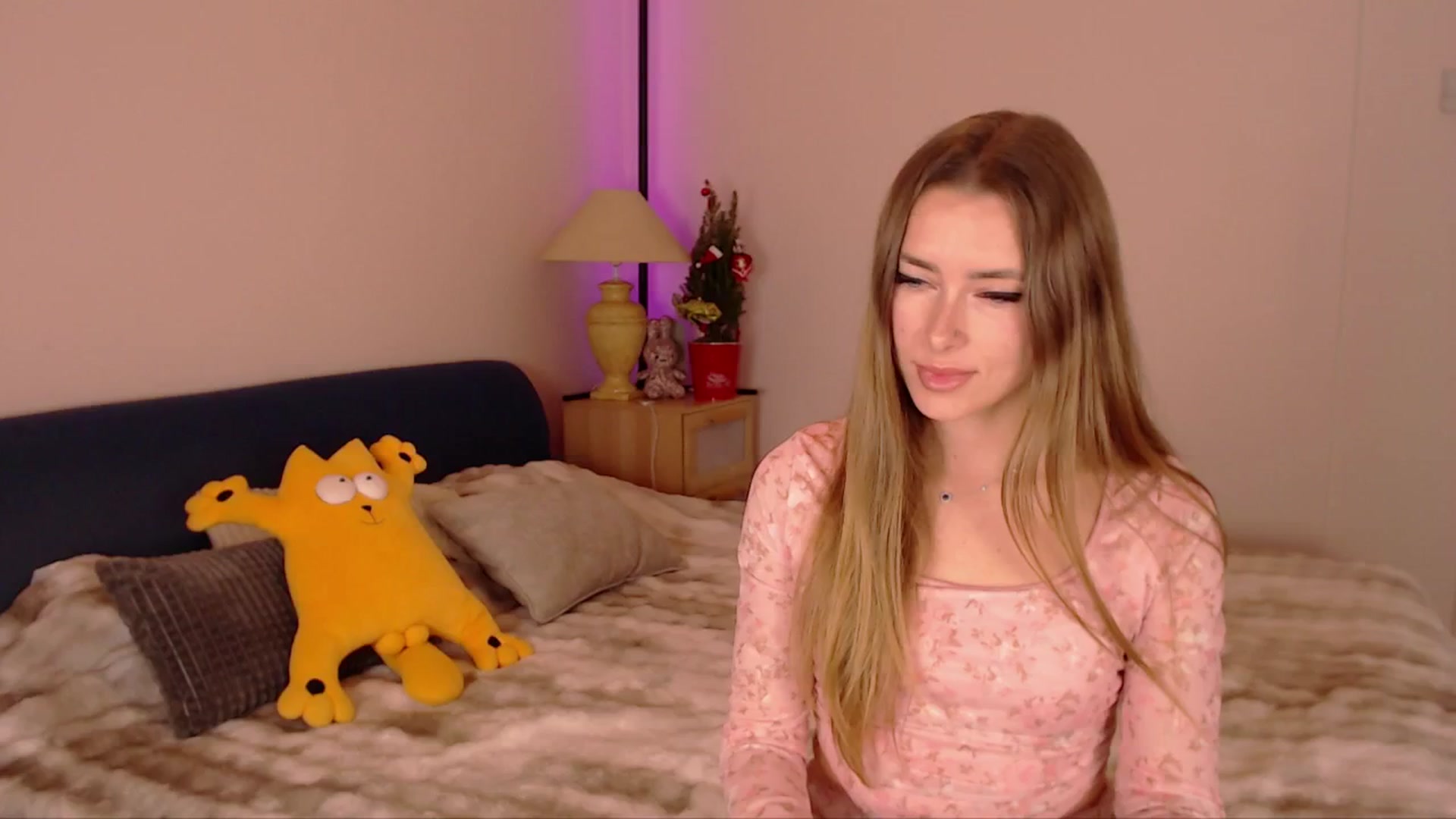 Gallery image thumbnail from SimonsWife's myfreecams stream on, 12/17/2025, 16:15 image 11 of 20
