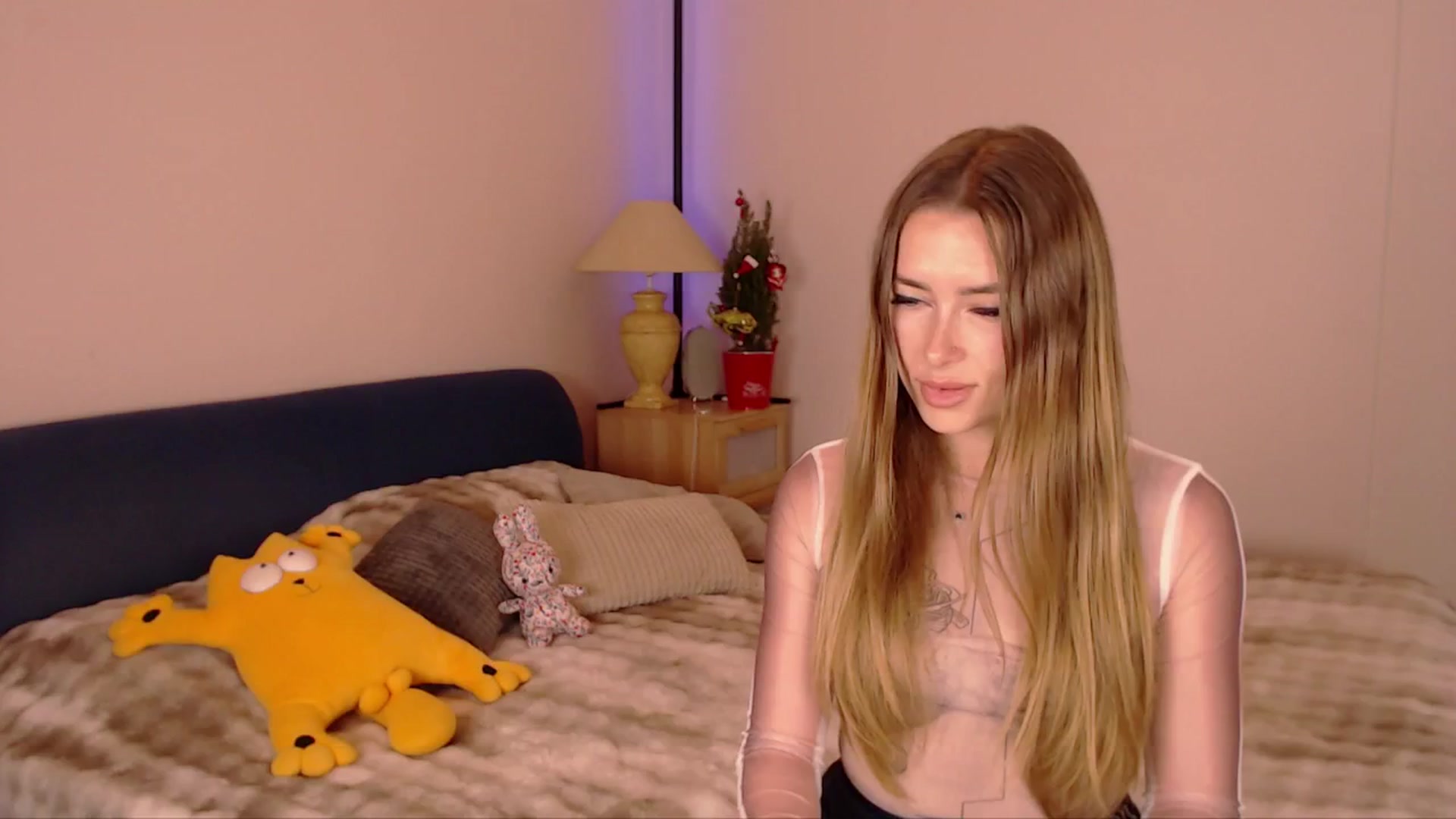 Gallery image thumbnail from SimonsWife's myfreecams stream on, 12/18/2025, 16:55 image 4 of 20