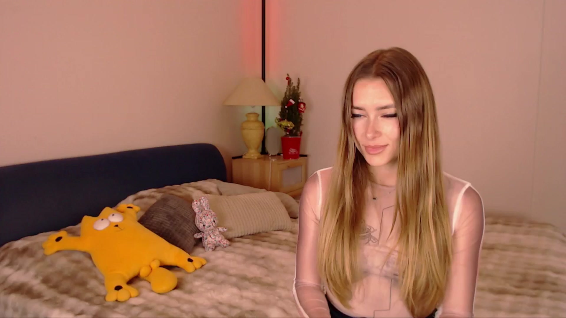 Gallery image thumbnail from SimonsWife's myfreecams stream on, 12/18/2025, 16:55 image 9 of 20