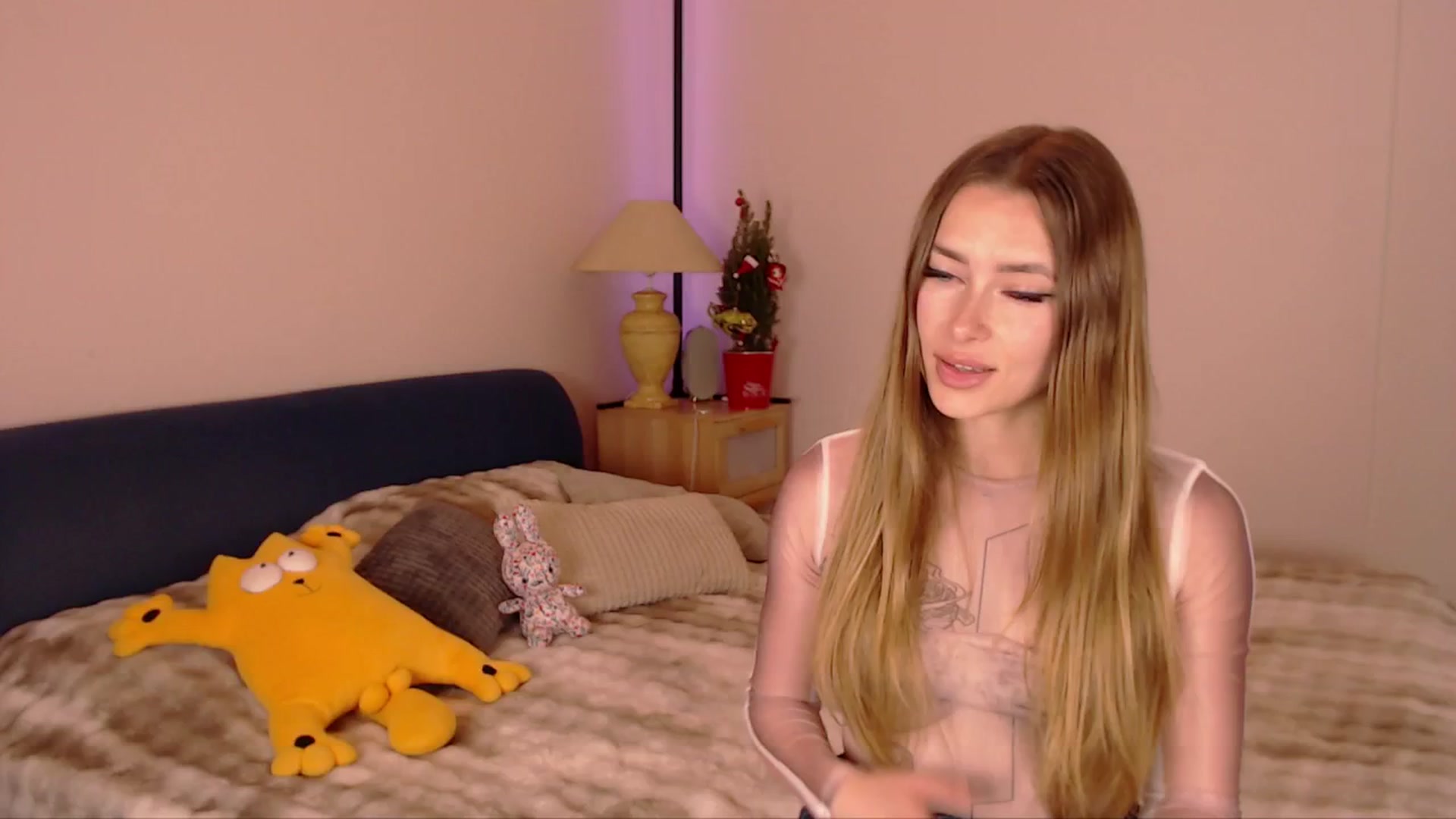 Gallery image thumbnail from SimonsWife's myfreecams stream on, 12/18/2025, 16:55 image 13 of 20