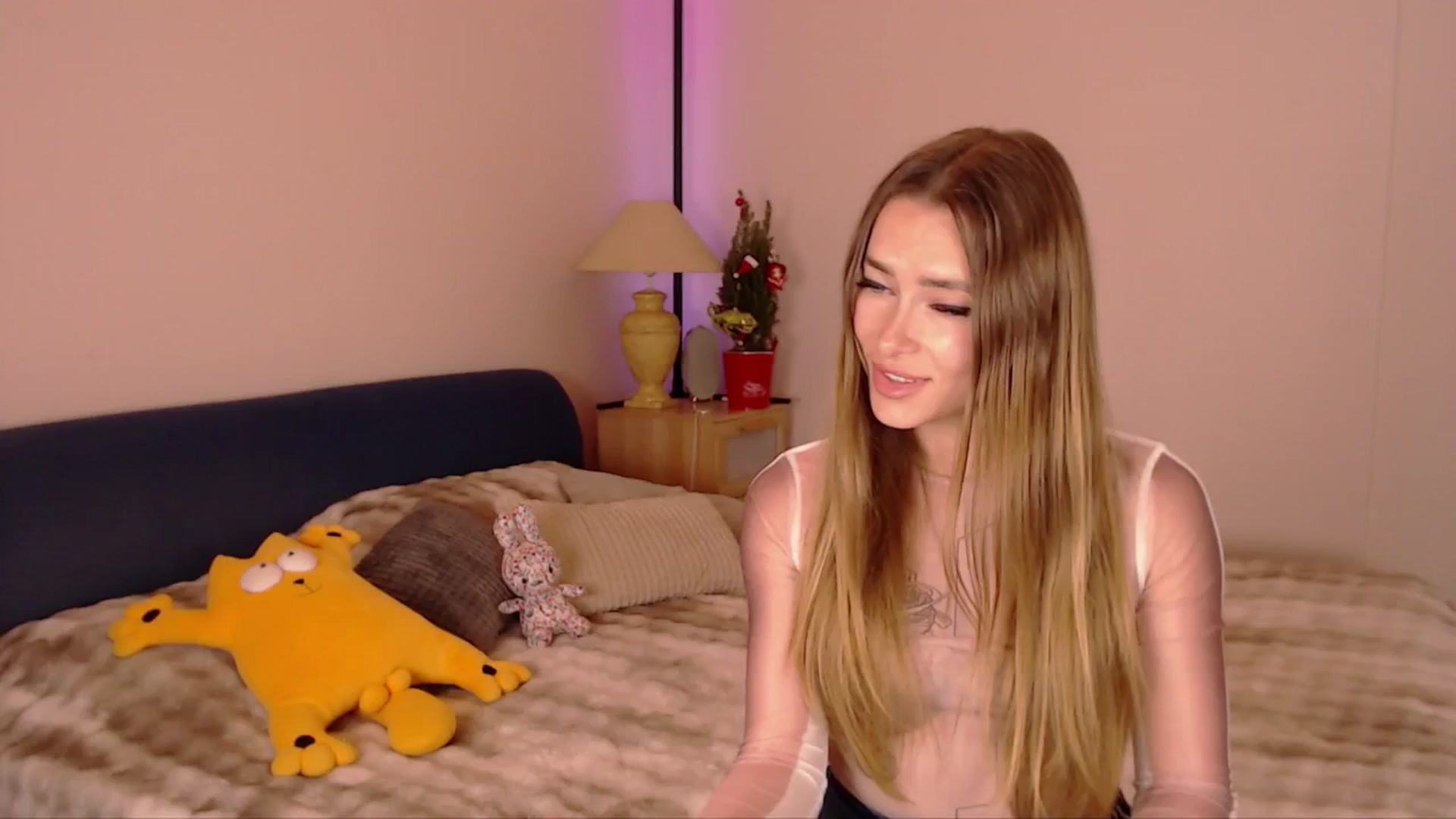 Gallery image thumbnail from SimonsWife's myfreecams stream on, 12/18/2025, 16:55 image 14 of 20