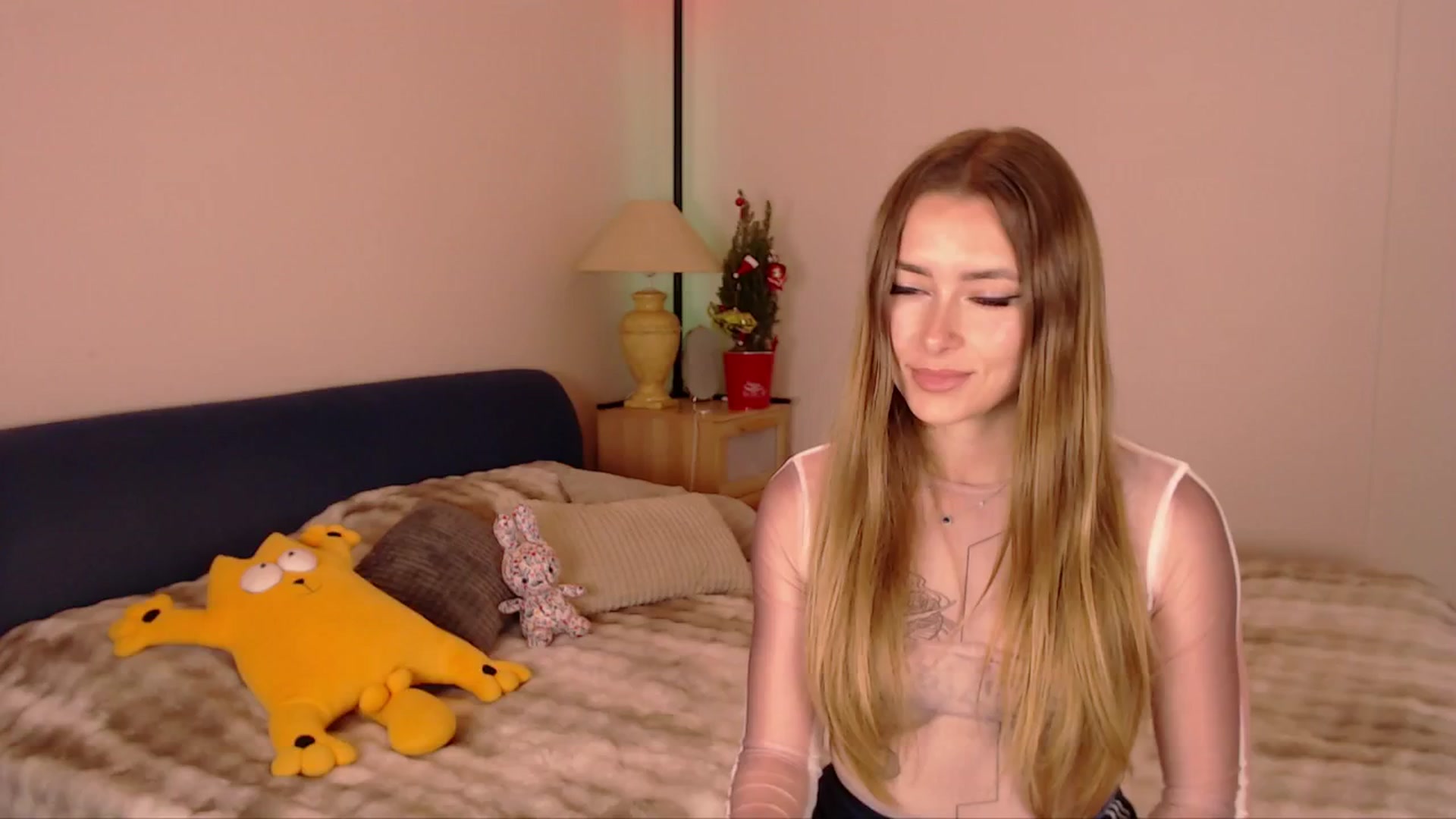 Gallery image thumbnail from SimonsWife's myfreecams stream on, 12/18/2025, 16:55 image 8 of 20