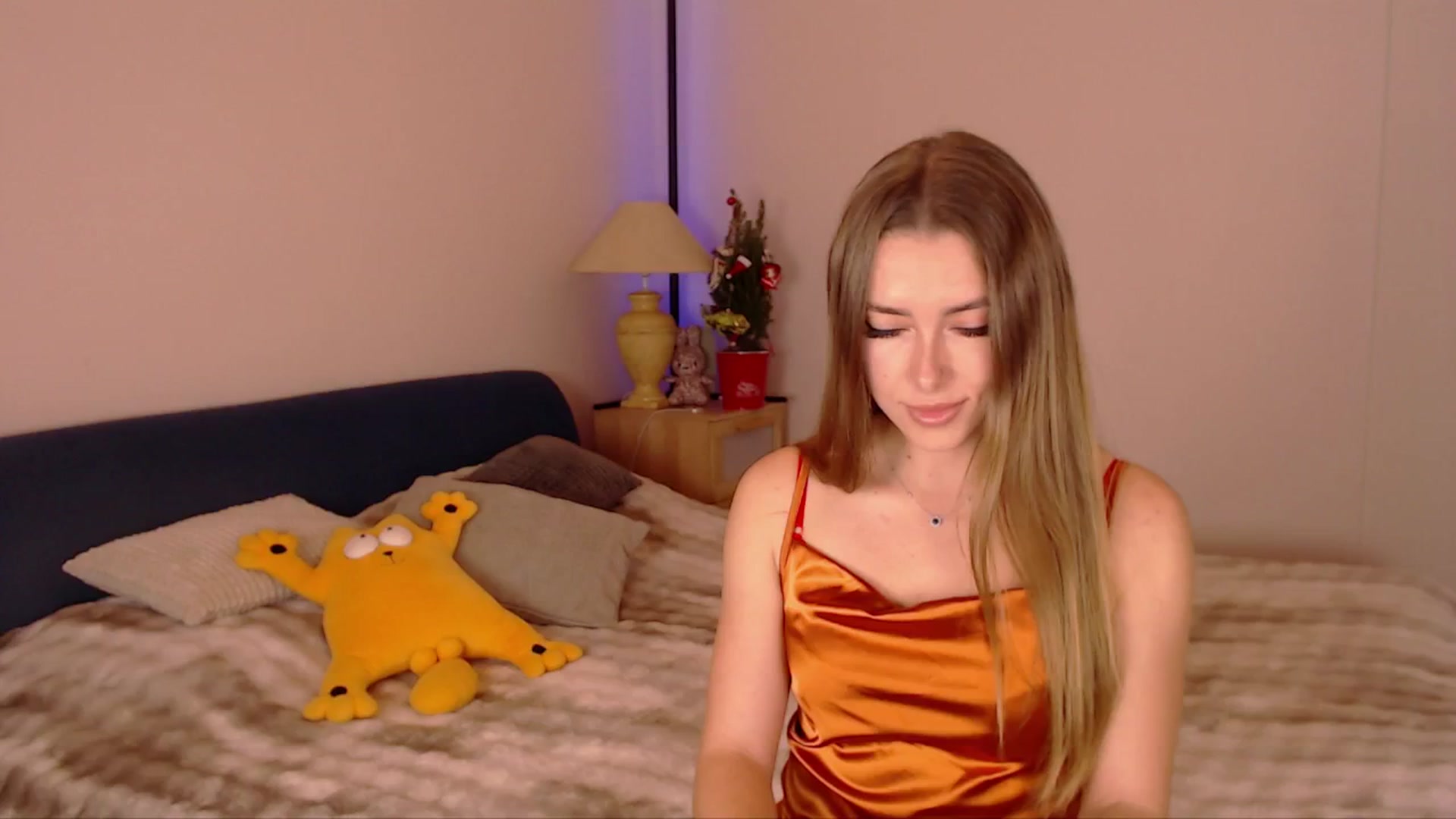 Gallery image thumbnail from SimonsWife's myfreecams stream on, 12/21/2025, 14:22 image 6 of 20