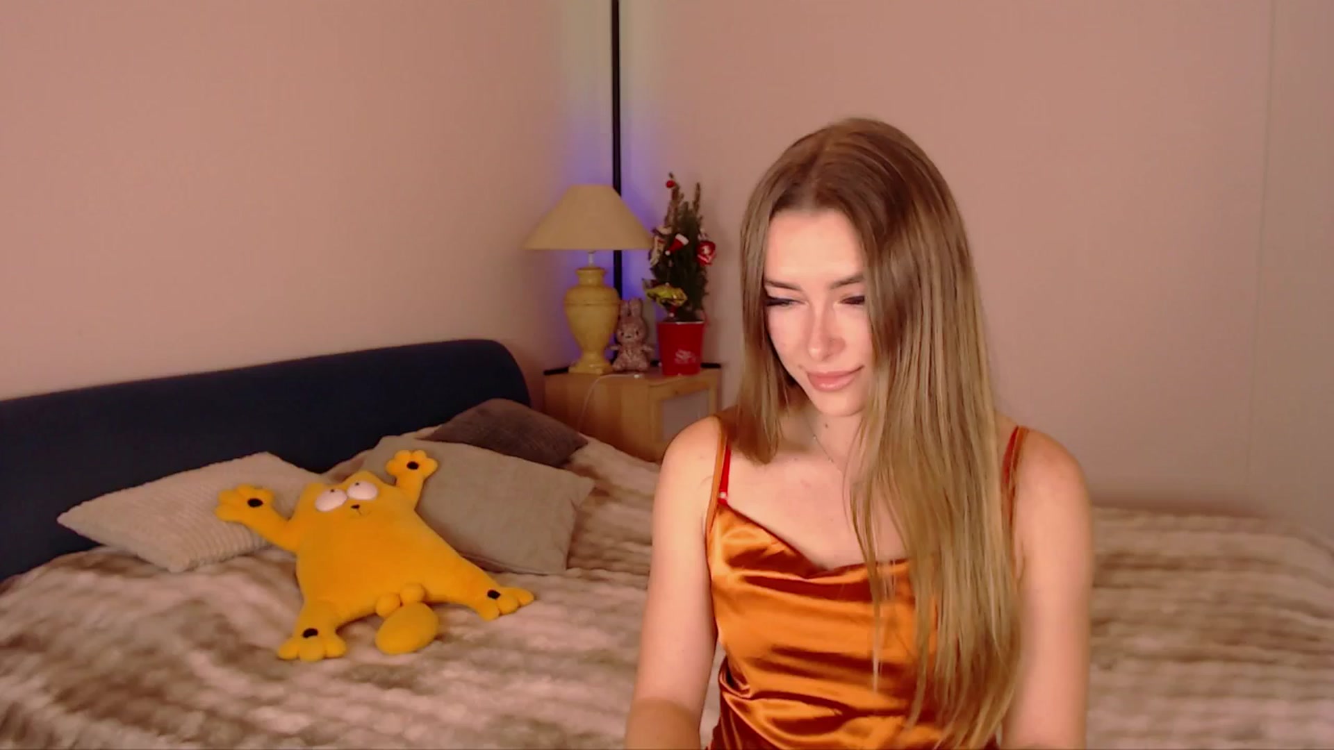 Gallery image thumbnail from SimonsWife's myfreecams stream on, 12/21/2025, 14:22 image 14 of 20