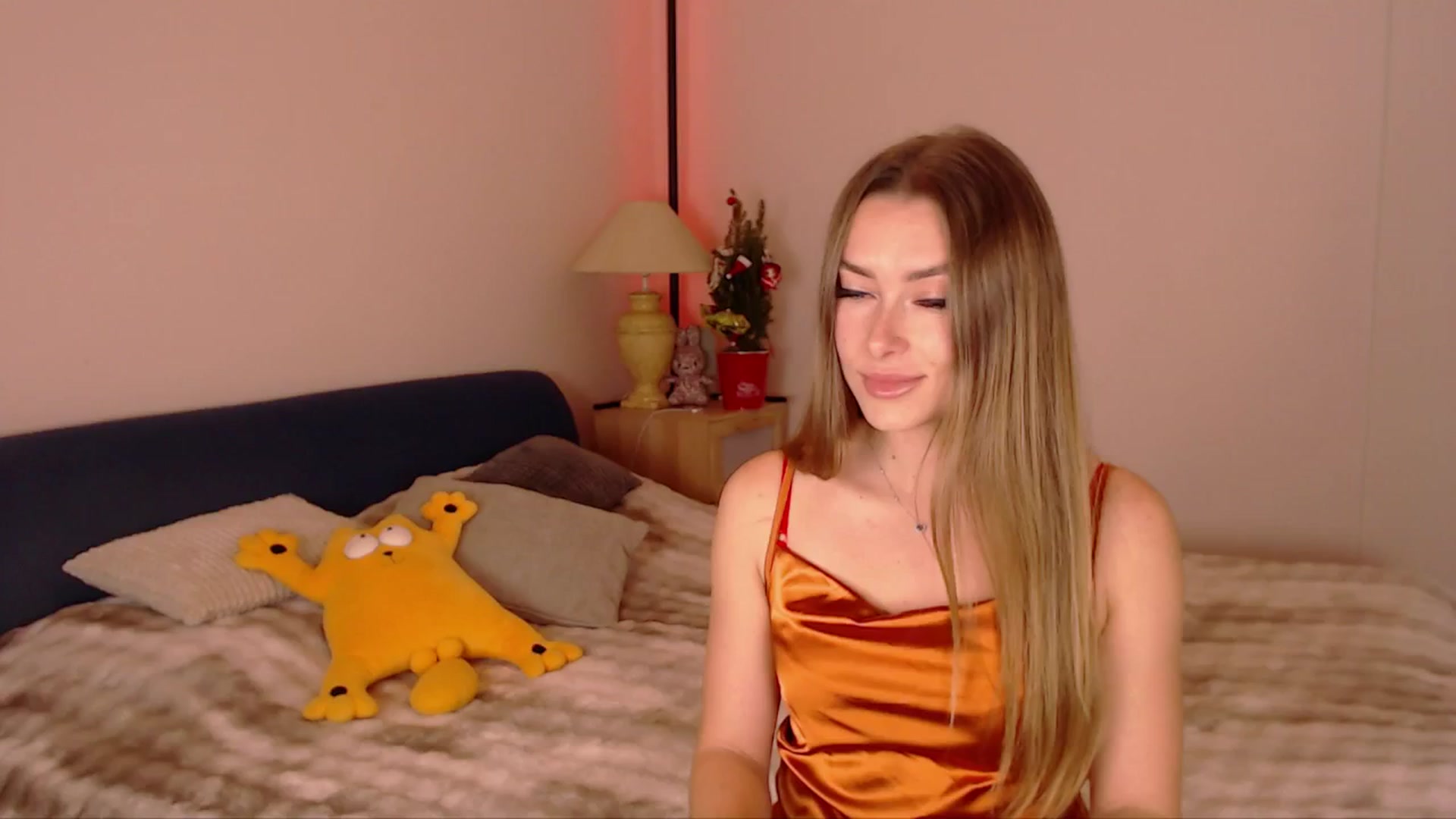 Gallery image thumbnail from SimonsWife's myfreecams stream on, 12/21/2025, 14:22 image 7 of 20